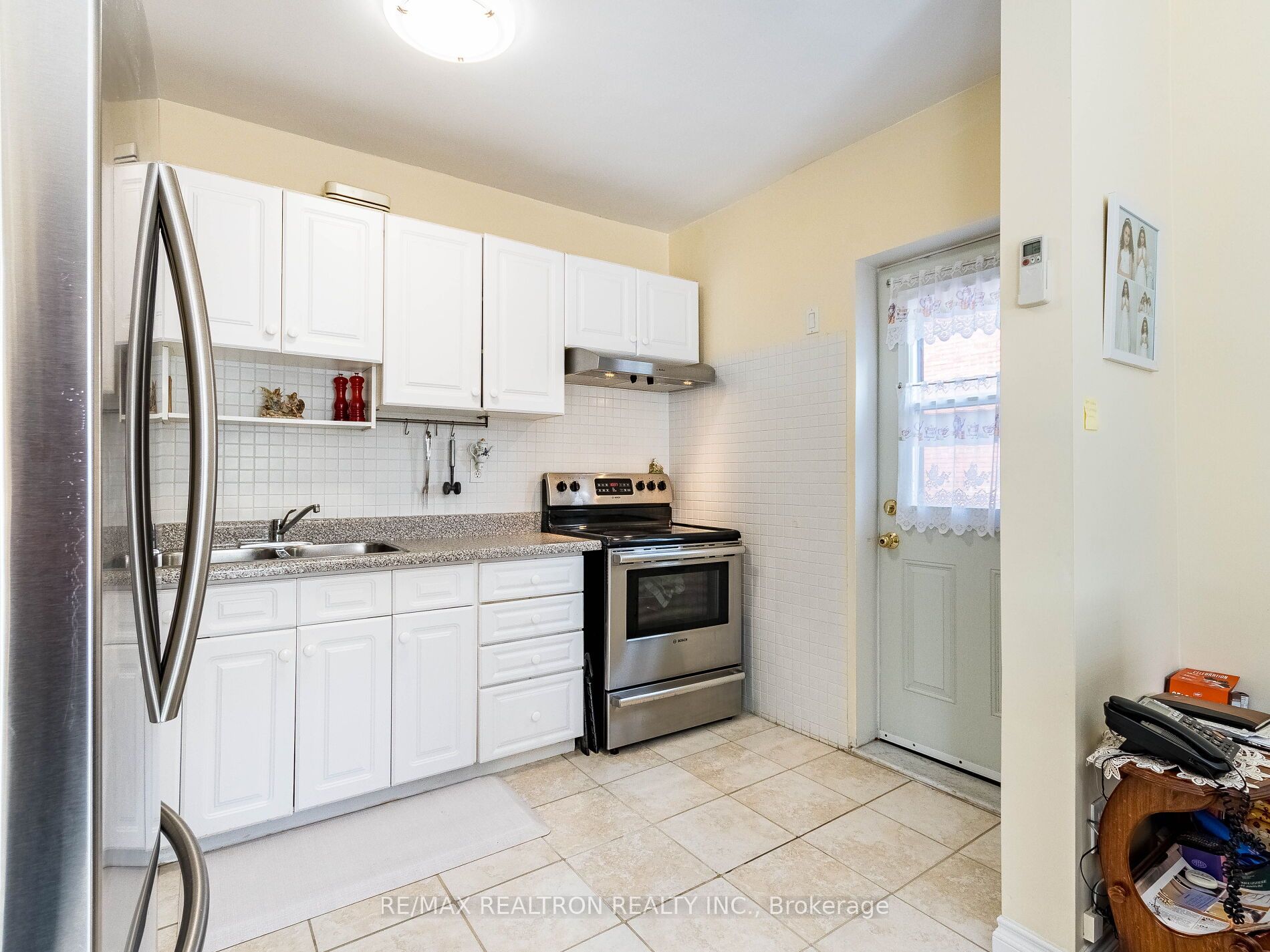 1038 St Clair Avenue W Property Photo 16