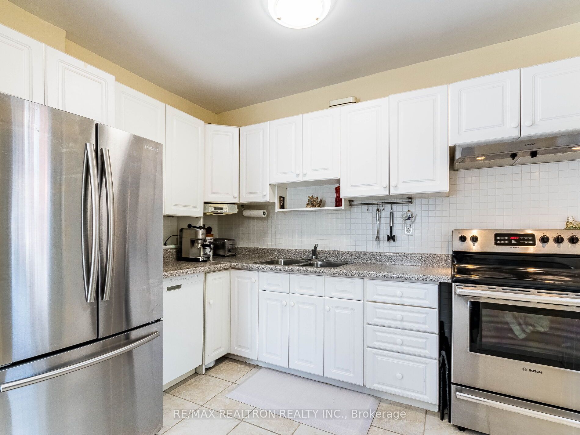 1038 St Clair Avenue W Property Photo 17