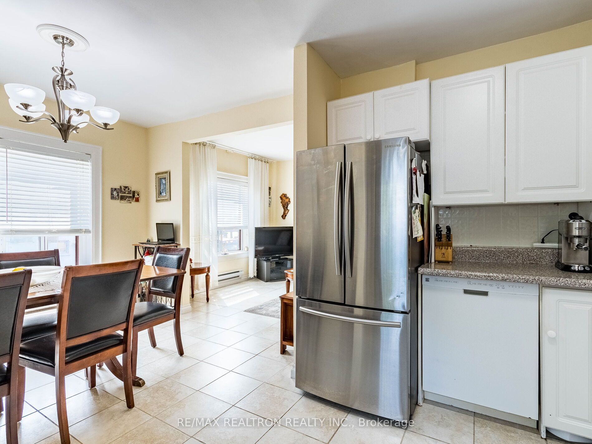 1038 St Clair Avenue W Property Photo 18