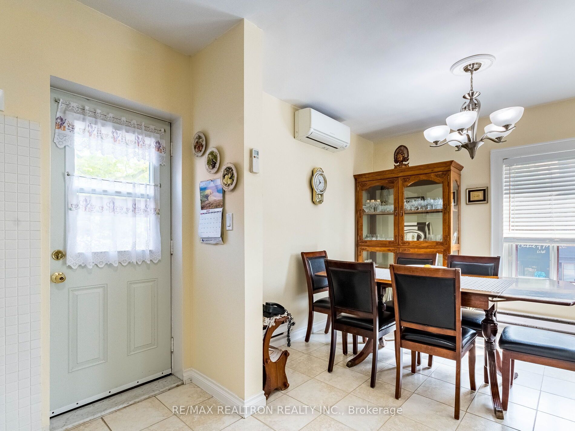 1038 St Clair Avenue W Property Photo 19