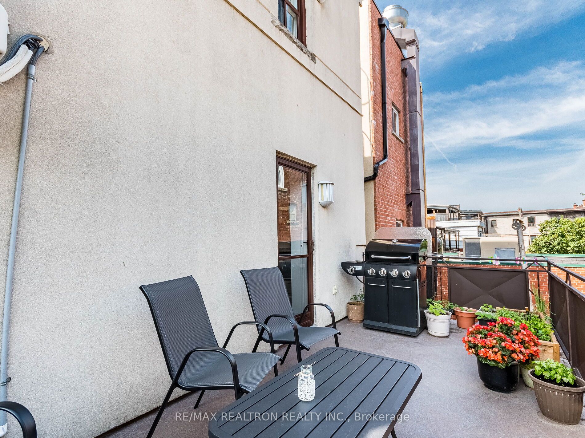 1038 St Clair Avenue W Property Photo 21
