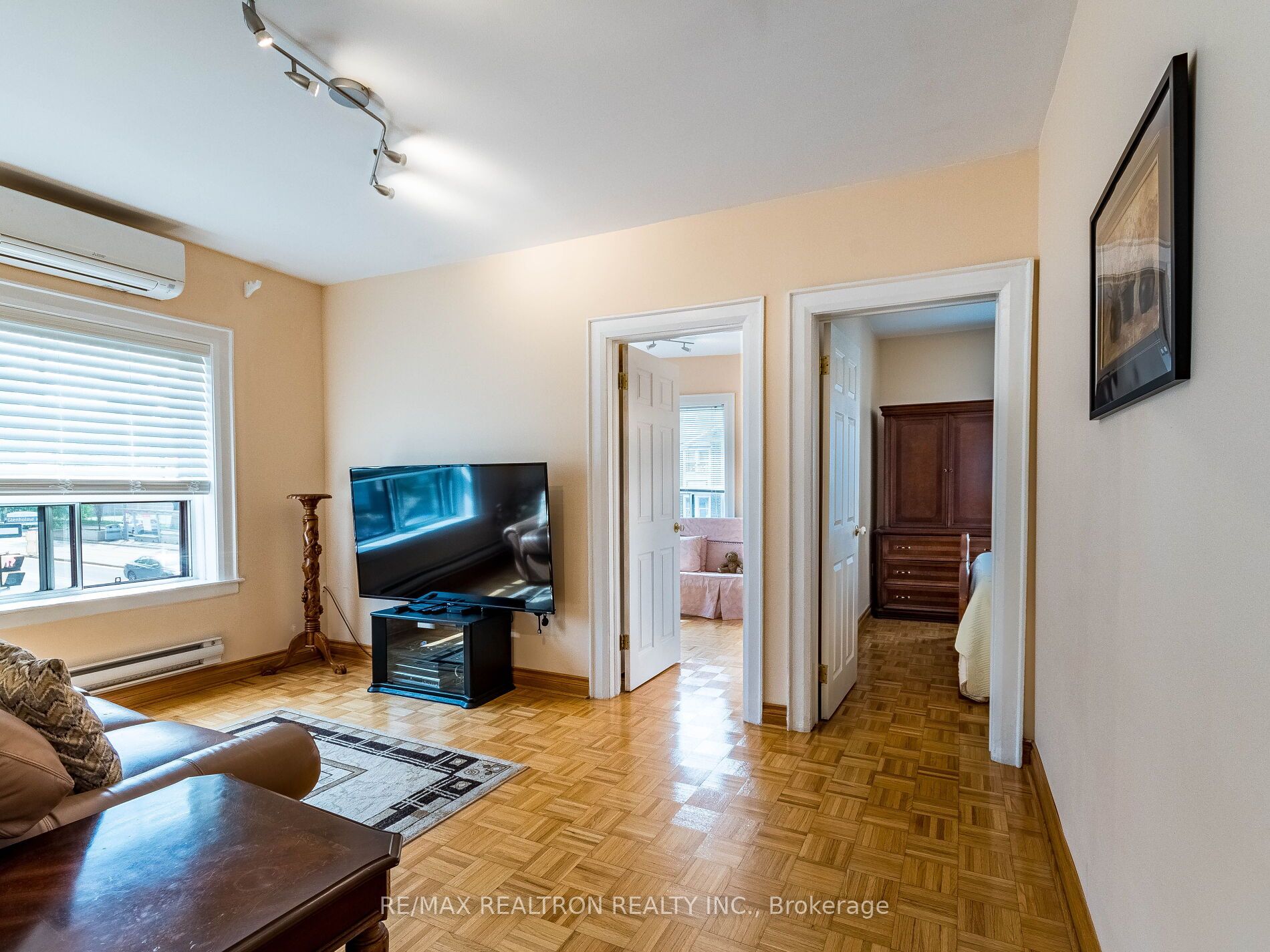 1038 St Clair Avenue W Property Photo 24