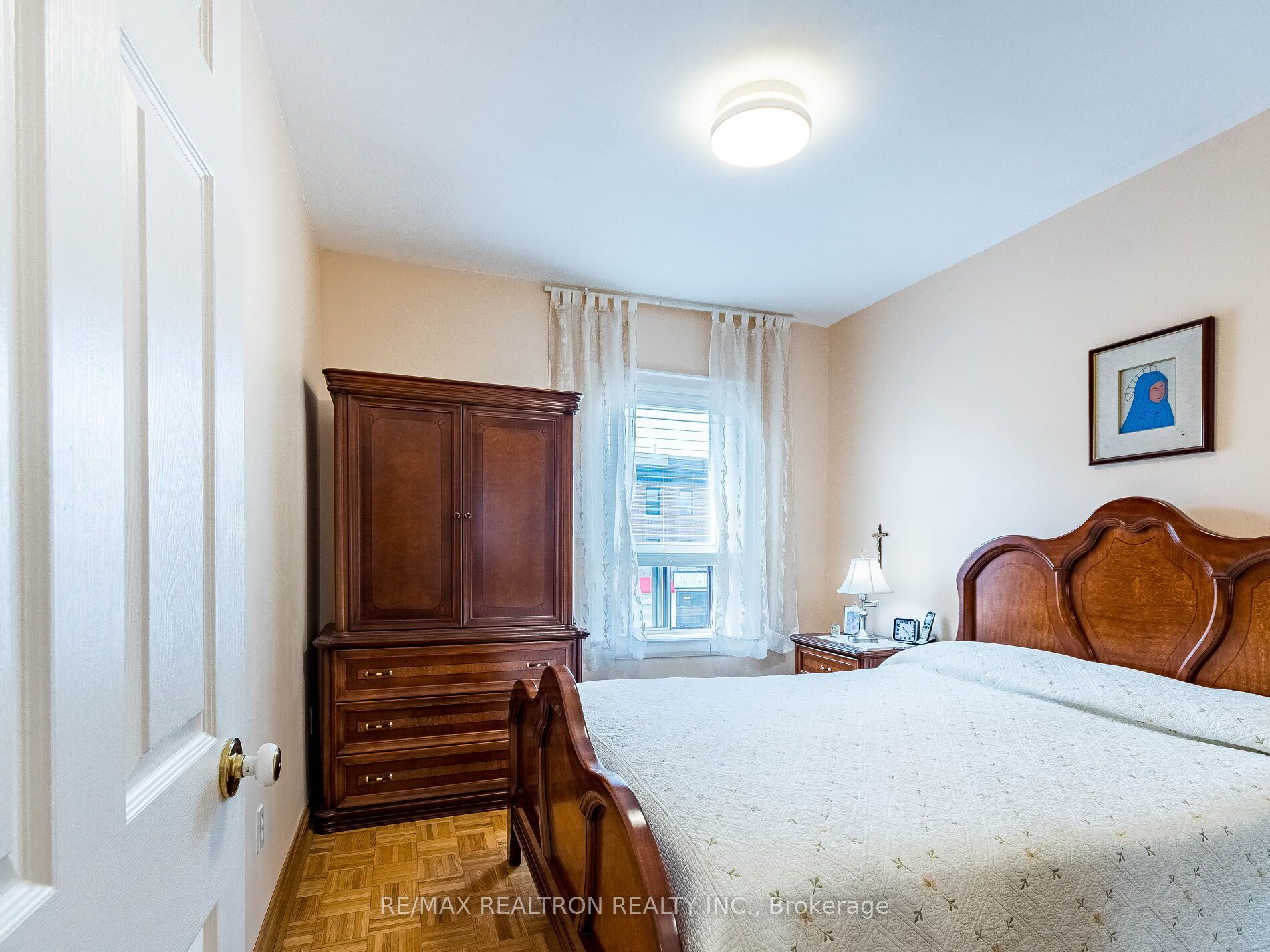 1038 St Clair Avenue W Property Photo 25