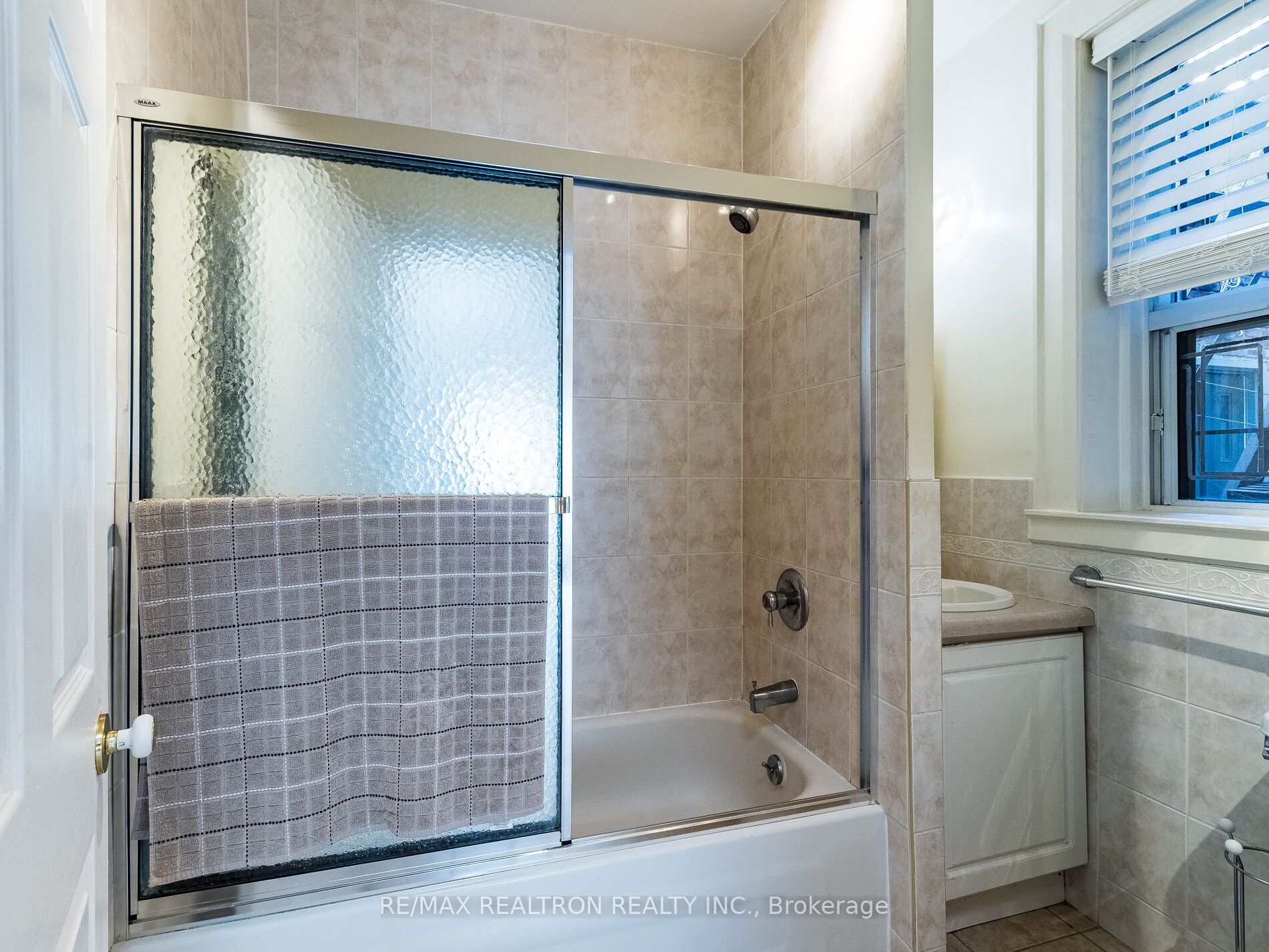 1038 St Clair Avenue W Property Photo 29