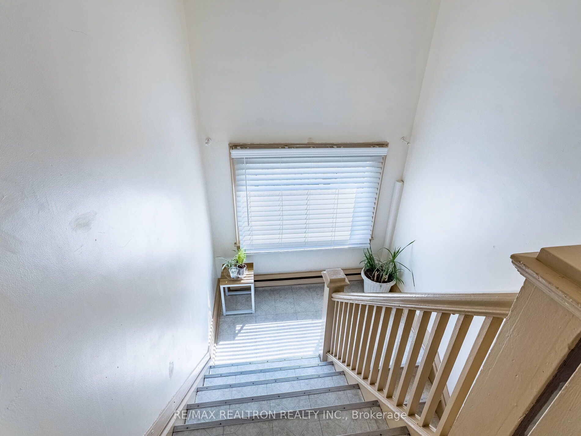 1038 St Clair Avenue W Property Photo 30