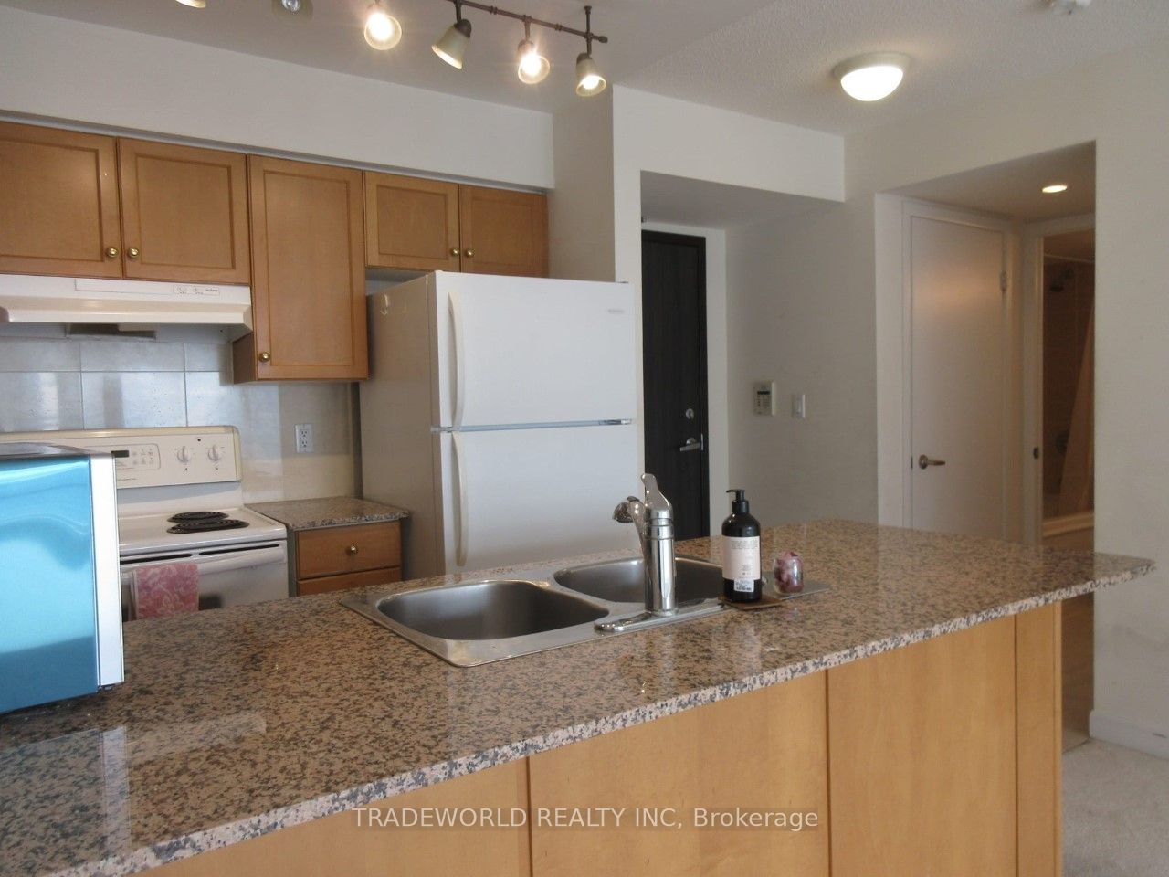 210 Victoria Street 3707 Property Photo 5
