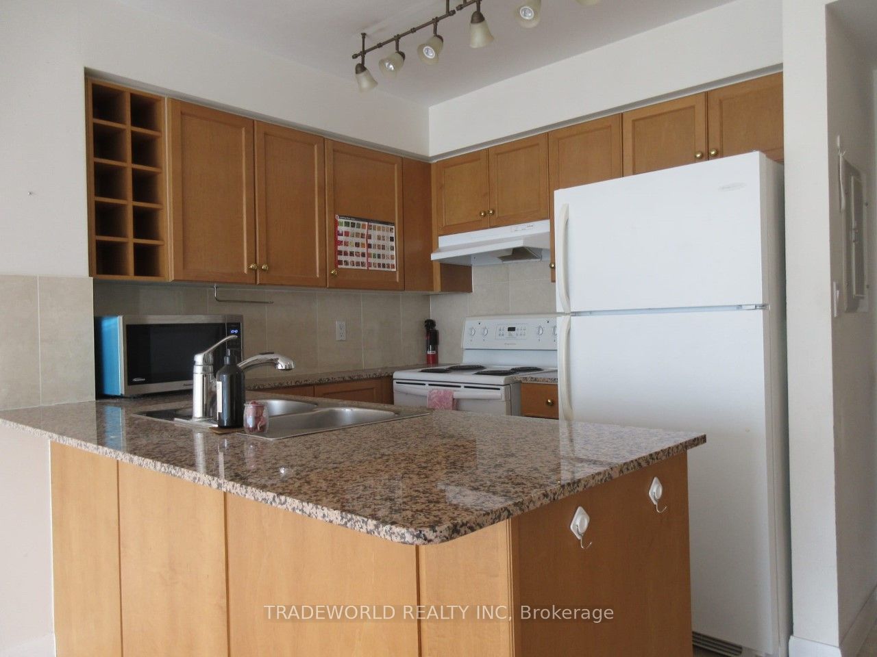 210 Victoria Street 3707 Property Photo 6