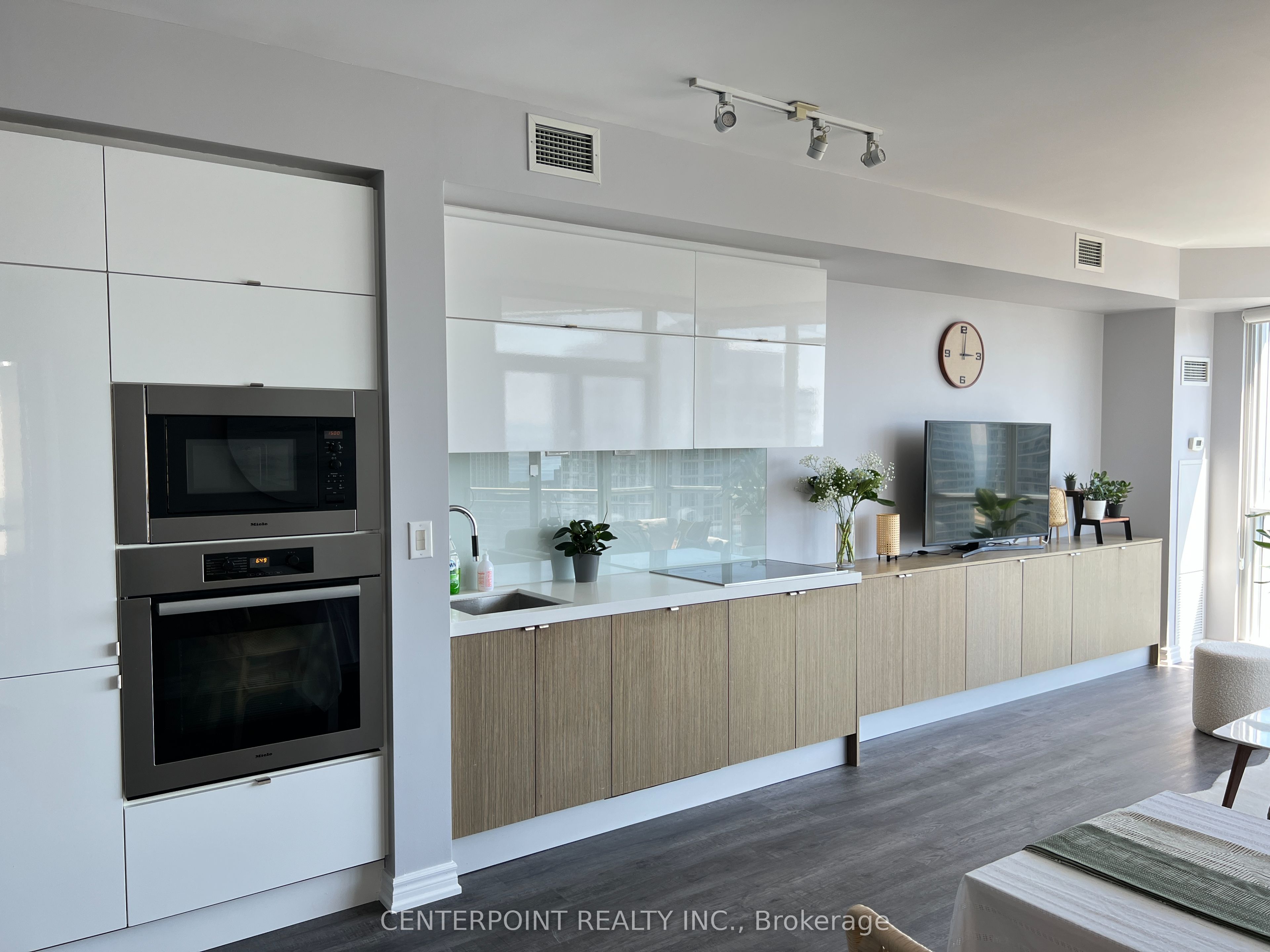 #4009 - 21 Iceboat Terrace Property Photo 4