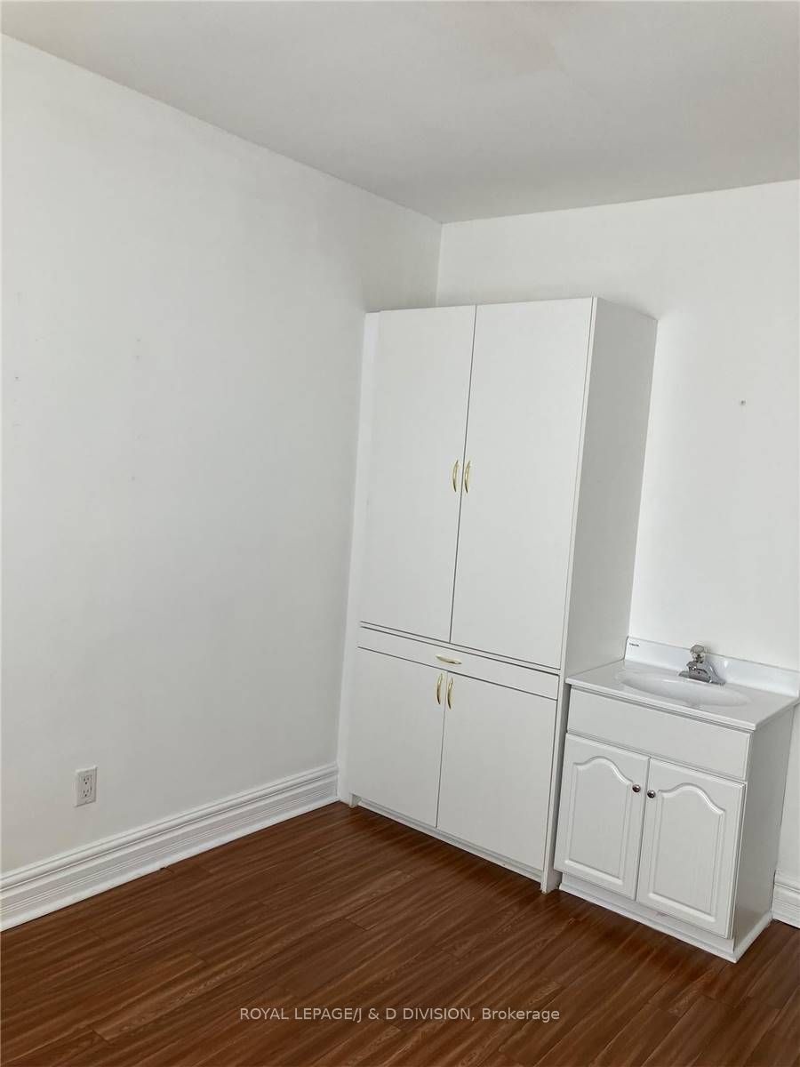 335 Sheppard Avenue E 3 Main Property Photo 4