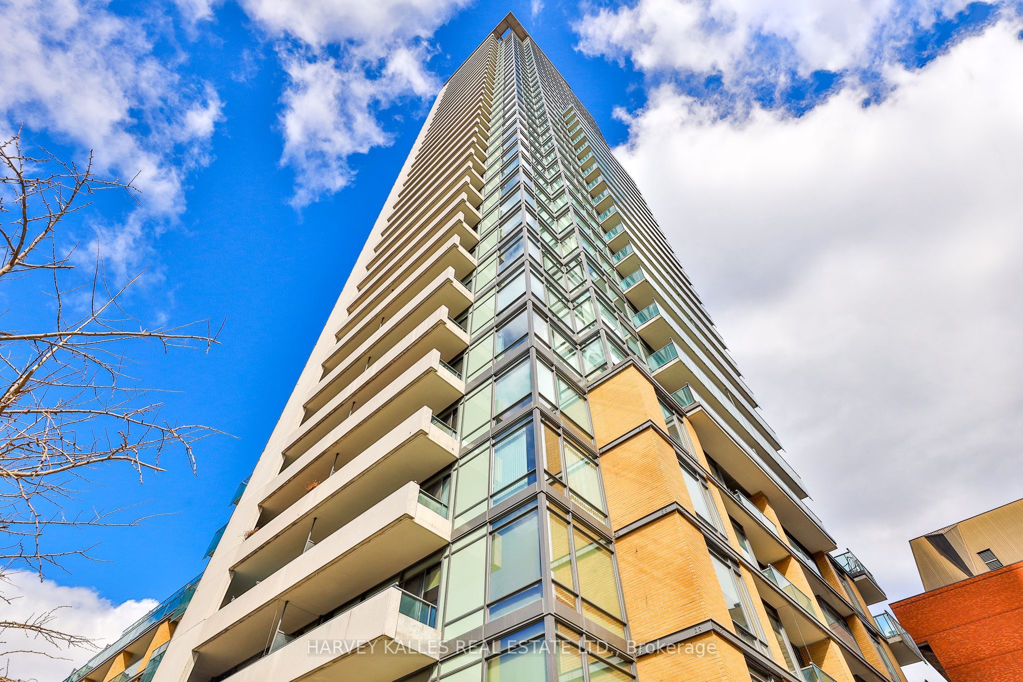 #318 - 18 Yorkville Avenue Property Photo 1