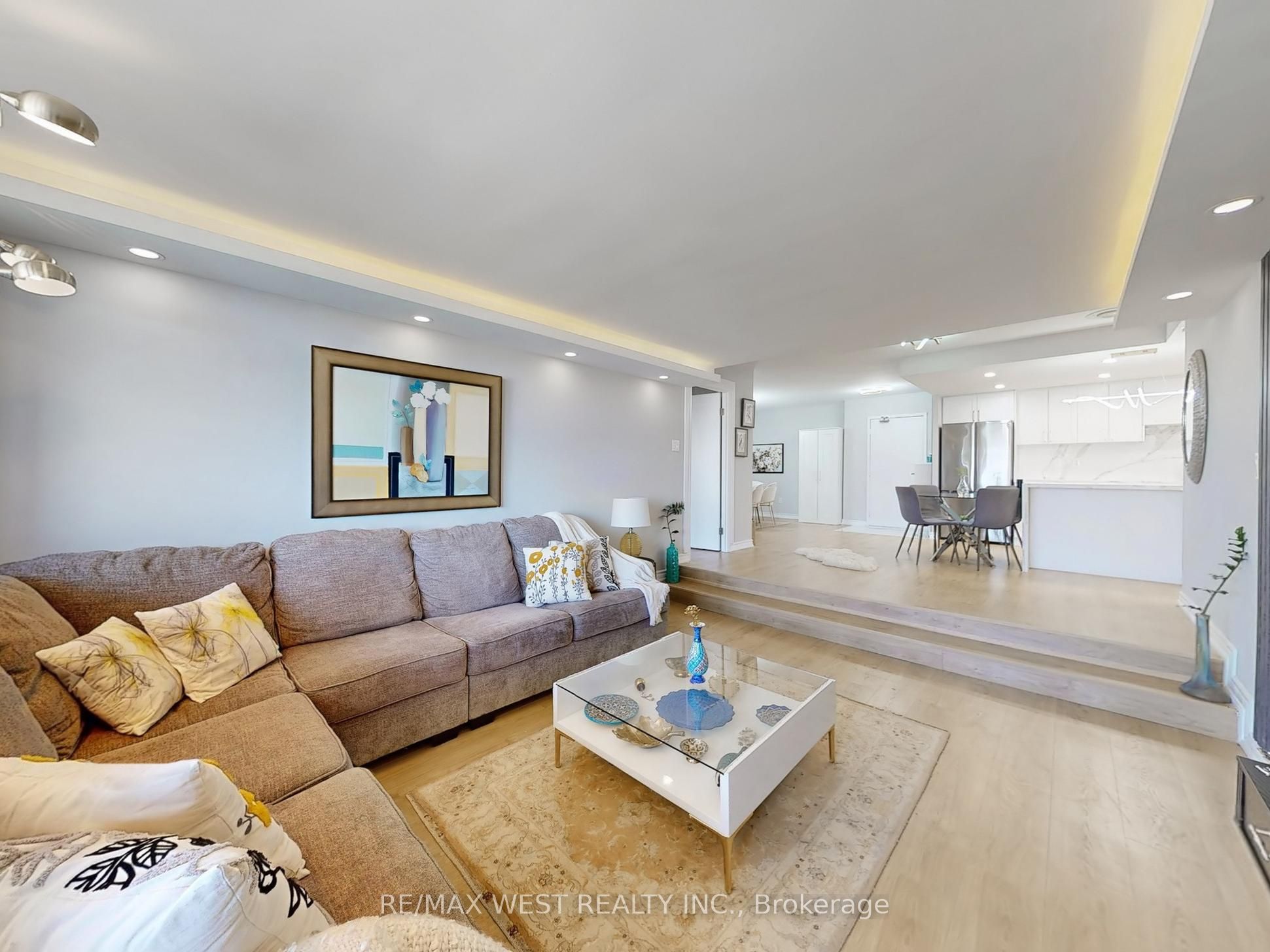 #1108 - 1555 Finch Avenue Property Photo 7