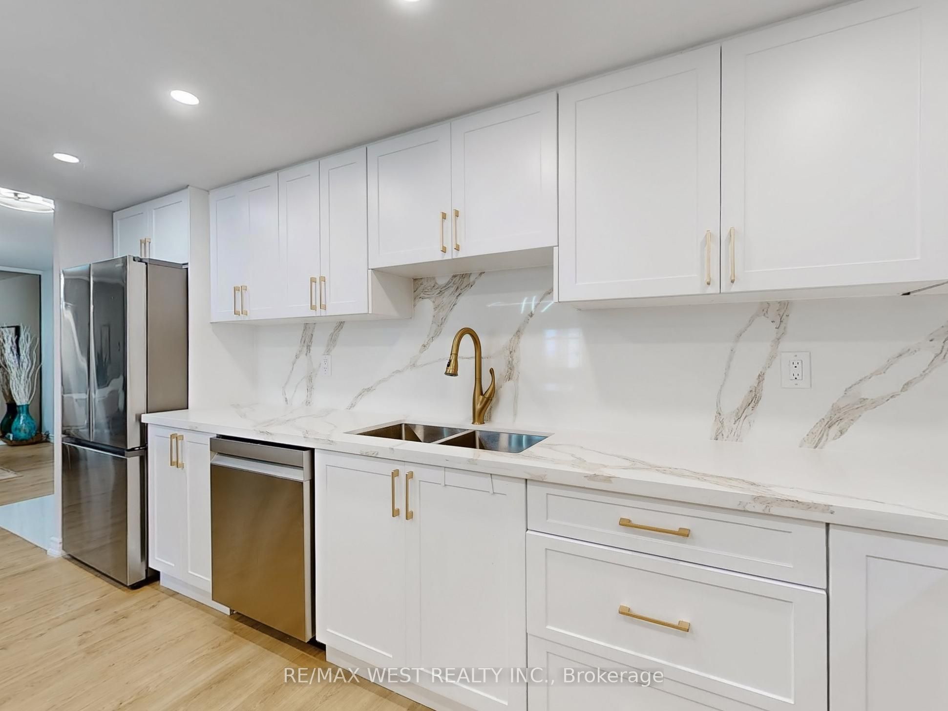 #1108 - 1555 Finch Avenue Property Photo 9