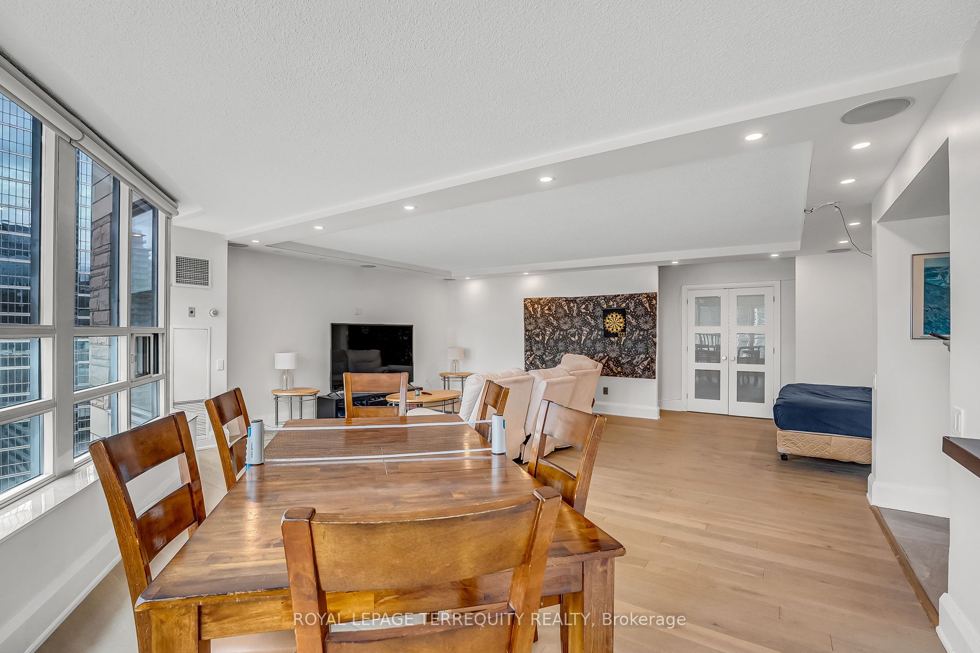 #2103 - 71 Simcoe Street Property Photo 6