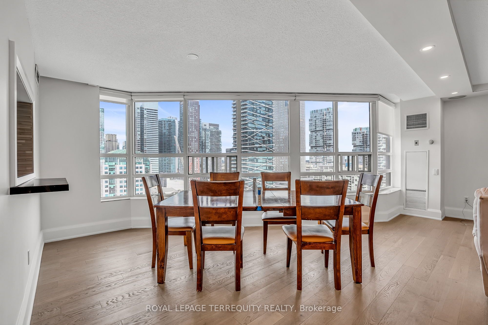 #2103 - 71 Simcoe Street Property Photo 8