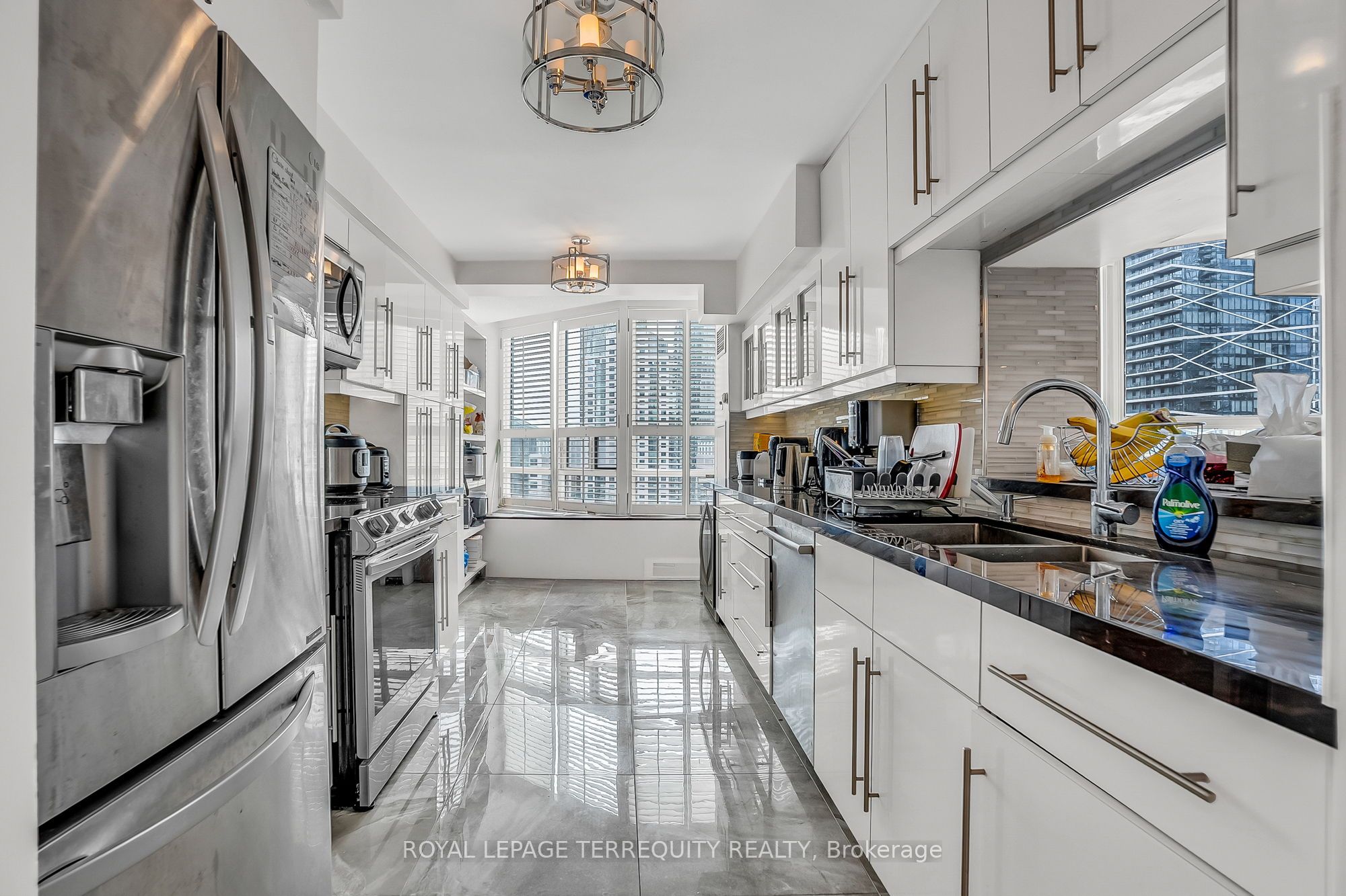#2103 - 71 Simcoe Street Property Photo 11