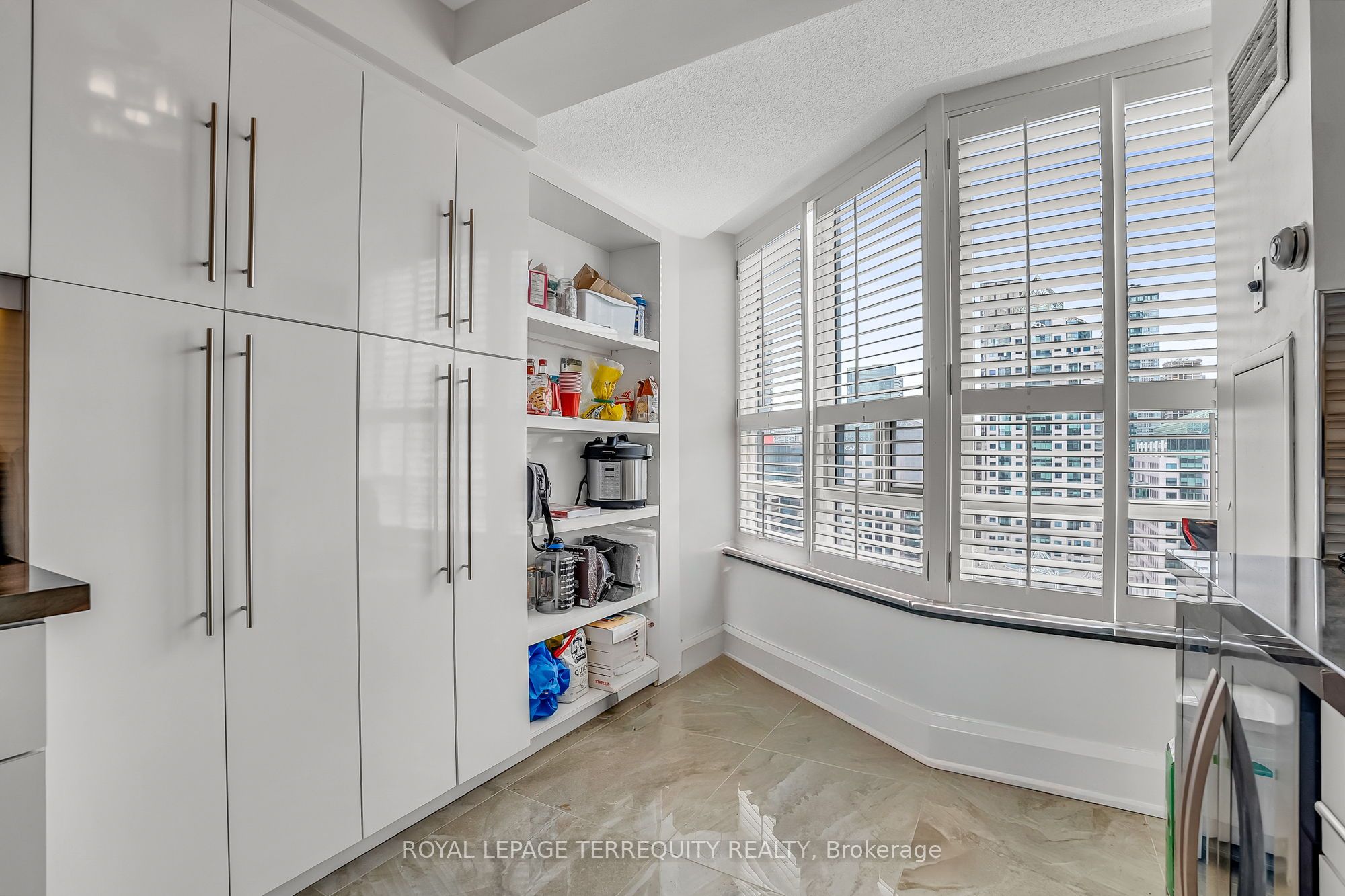 #2103 - 71 Simcoe Street Property Photo 12