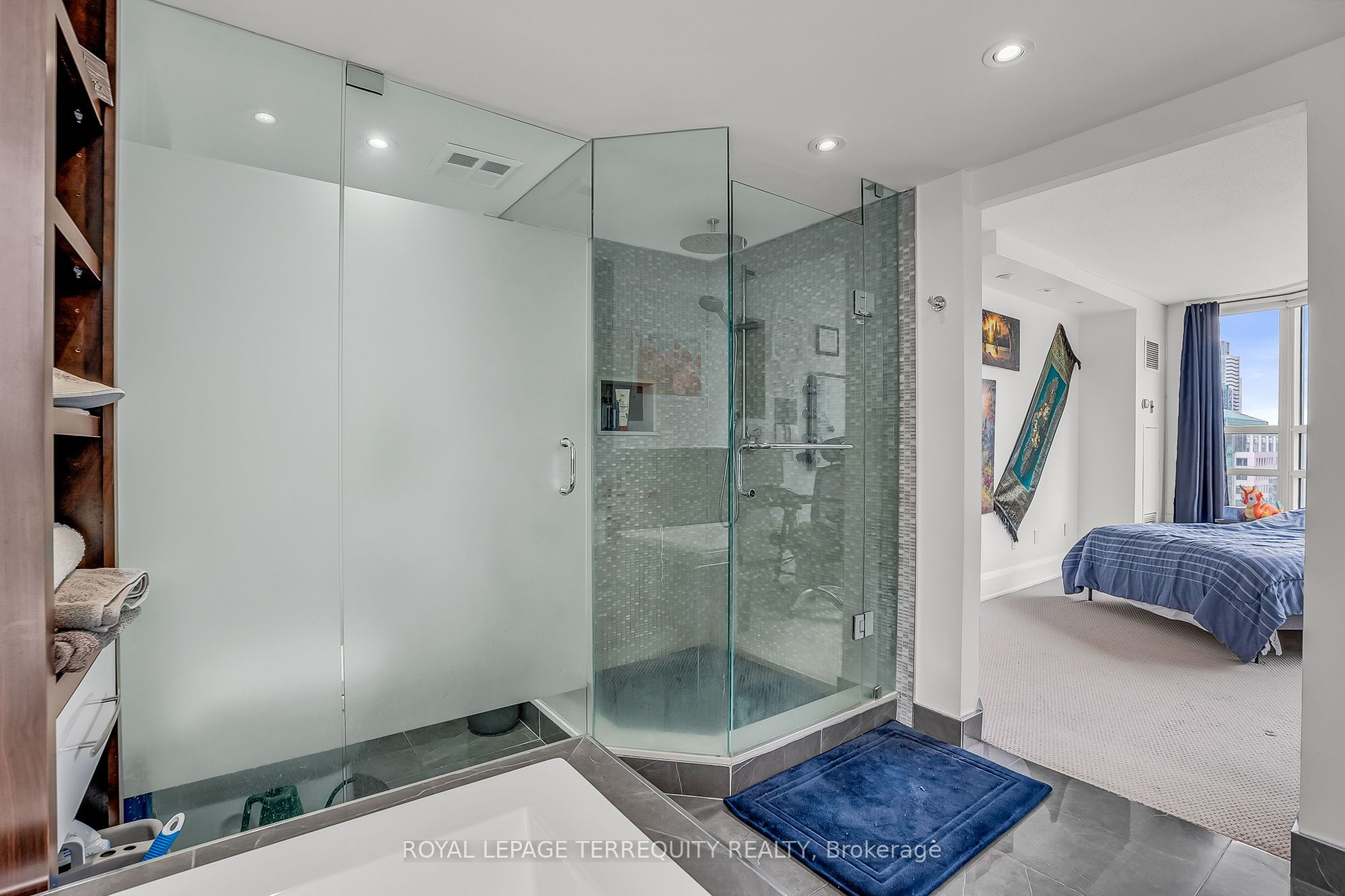 #2103 - 71 Simcoe Street Property Photo 18