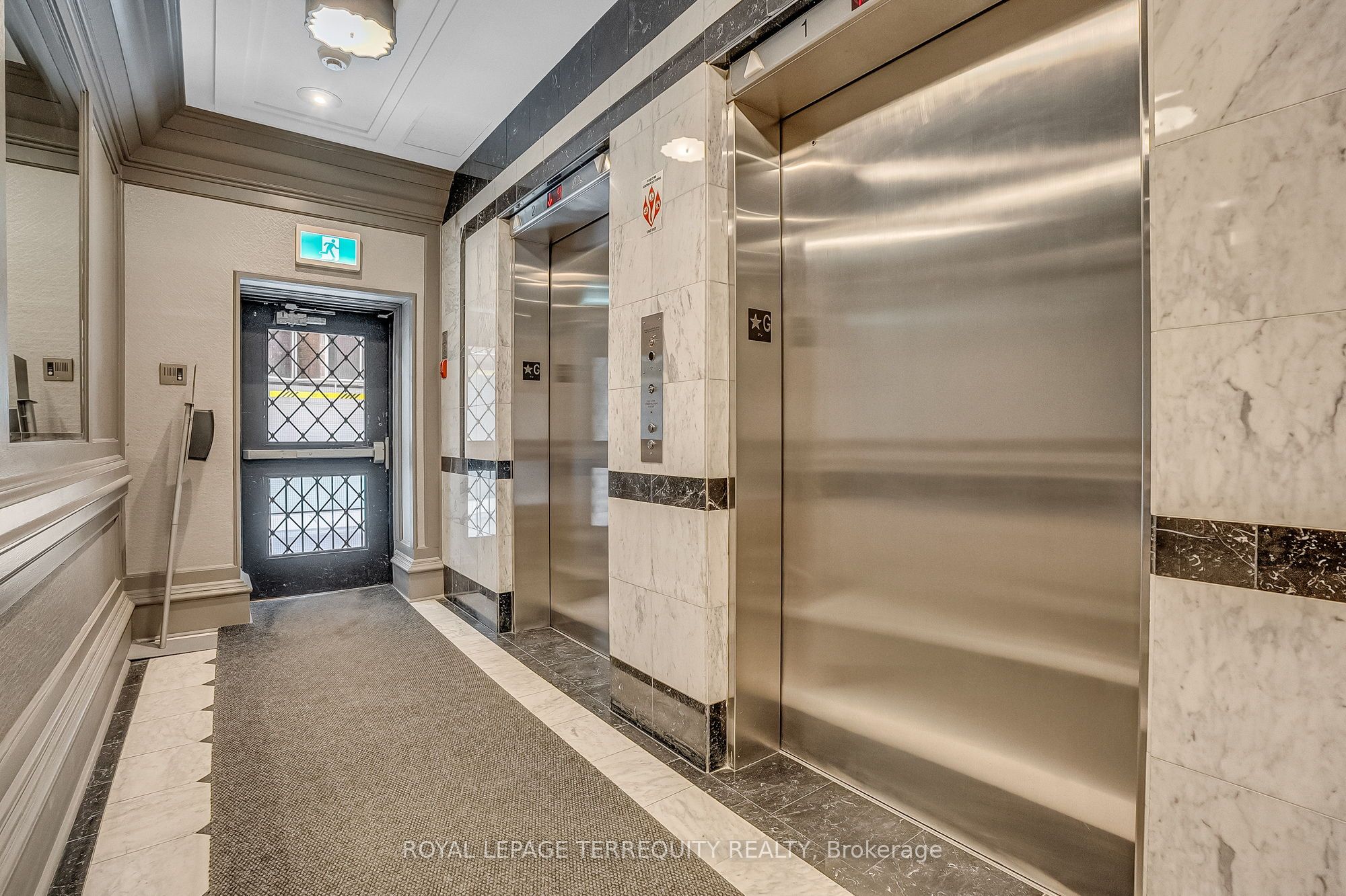 #2103 - 71 Simcoe Street Property Photo 25