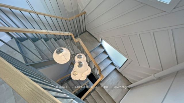 541 Queen Street E 2nd Floor Property Photo 6