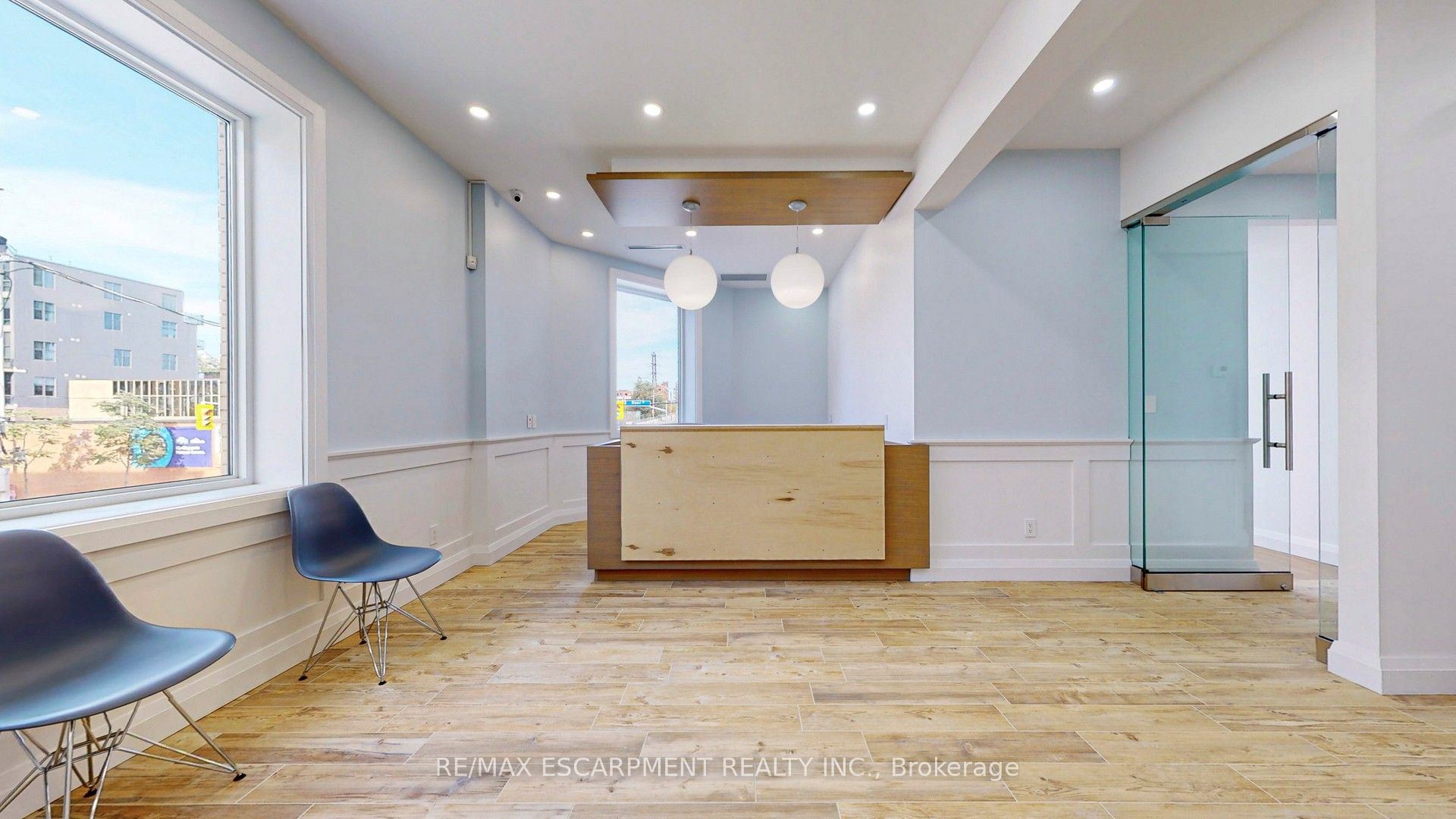 541 Queen Street E 2nd Floor Property Photo 7