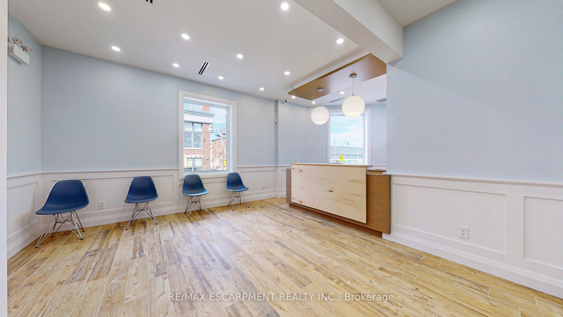 541 Queen Street E 2nd Floor Property Photo 8