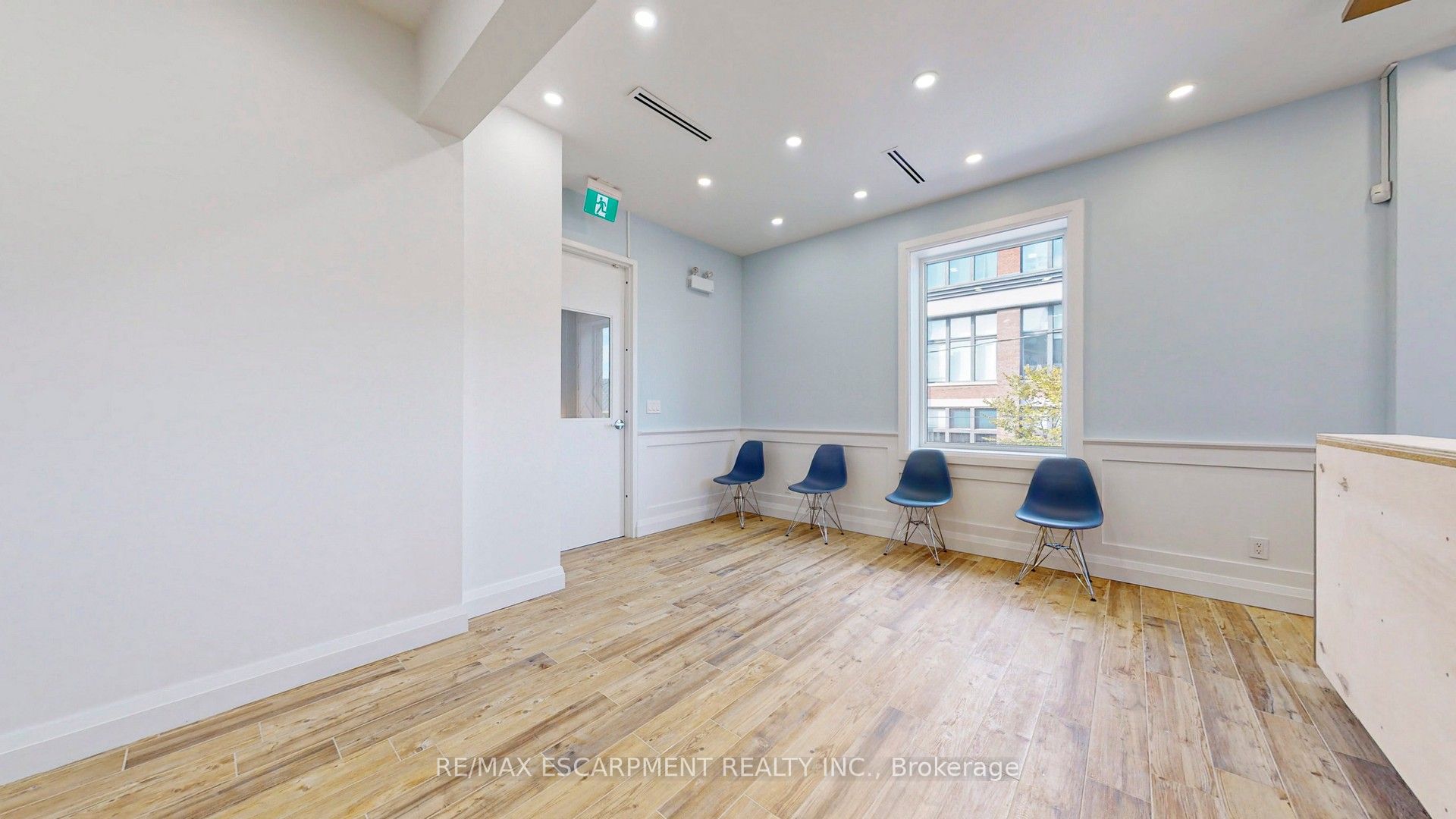 541 Queen Street E 2nd Floor Property Photo 13
