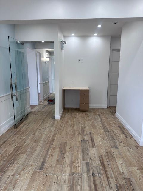 541 Queen Street E 2nd Floor Property Photo 15