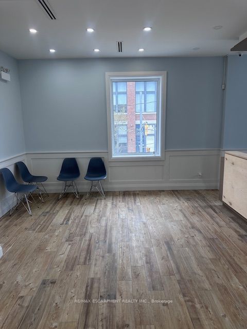 541 Queen Street E 2nd Floor Property Photo 17