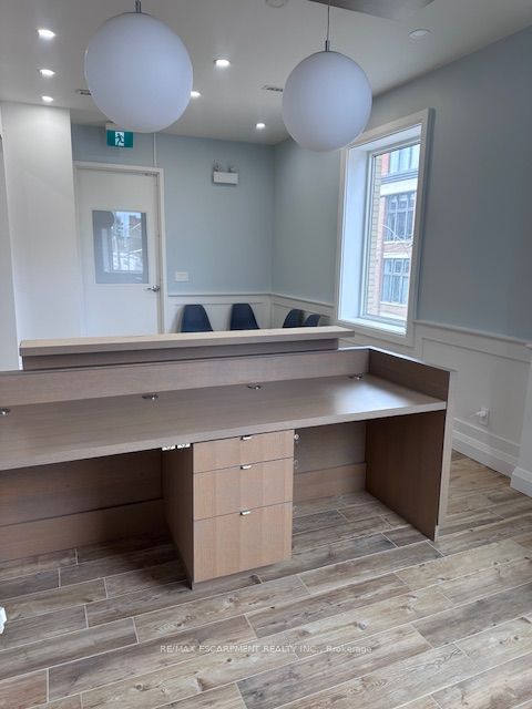 541 Queen Street E 2nd Floor Property Photo 18