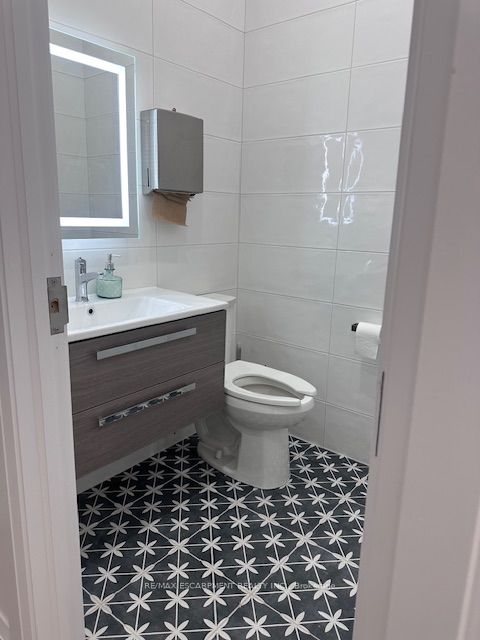 541 Queen Street E 2nd Floor Property Photo 21