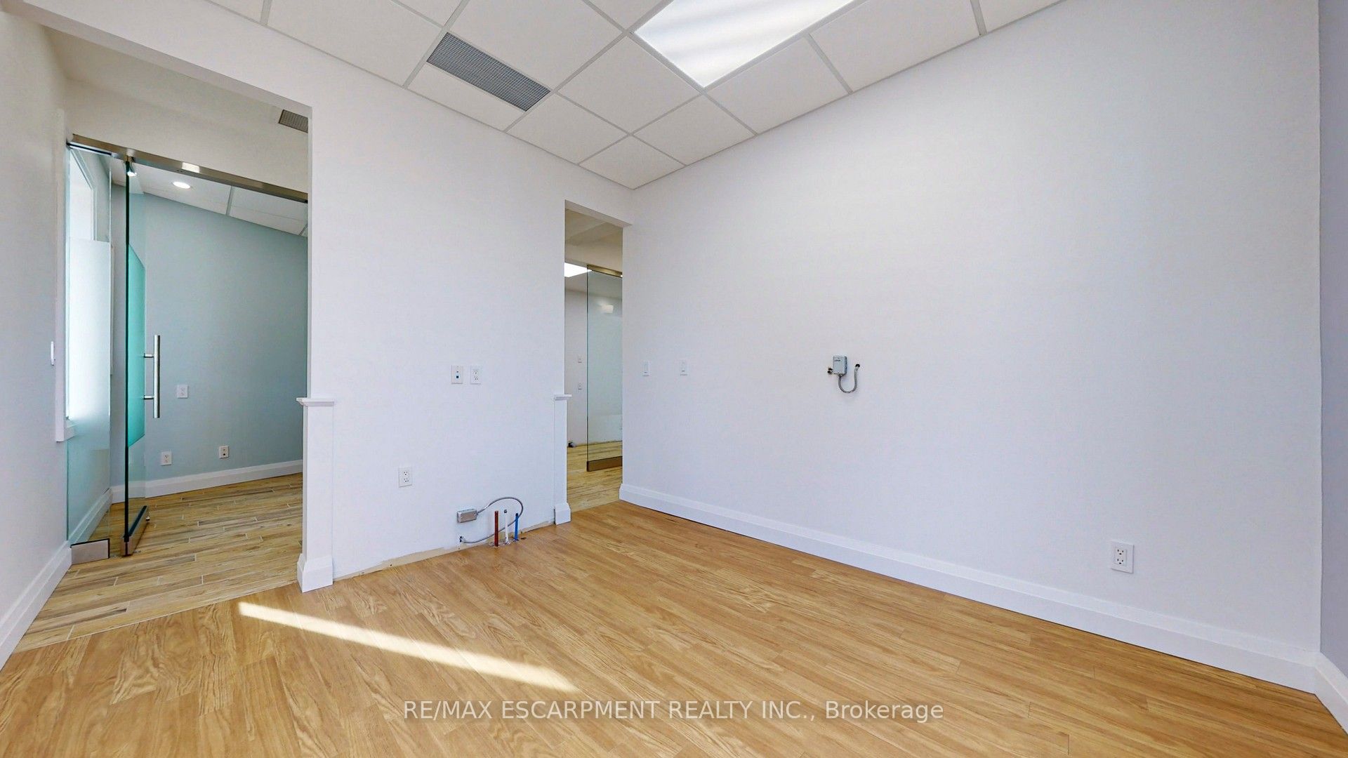 541 Queen Street E 2nd Floor Property Photo 28