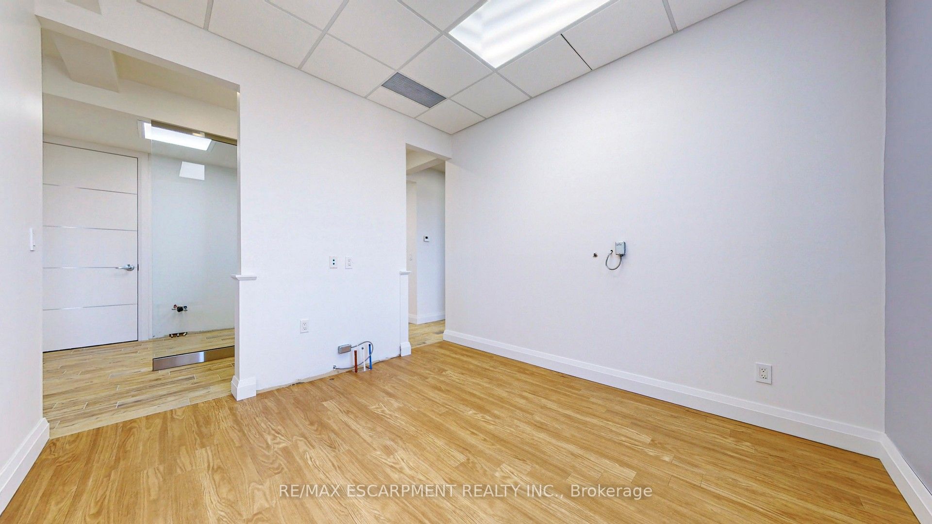 541 Queen Street E 2nd Floor Property Photo 30