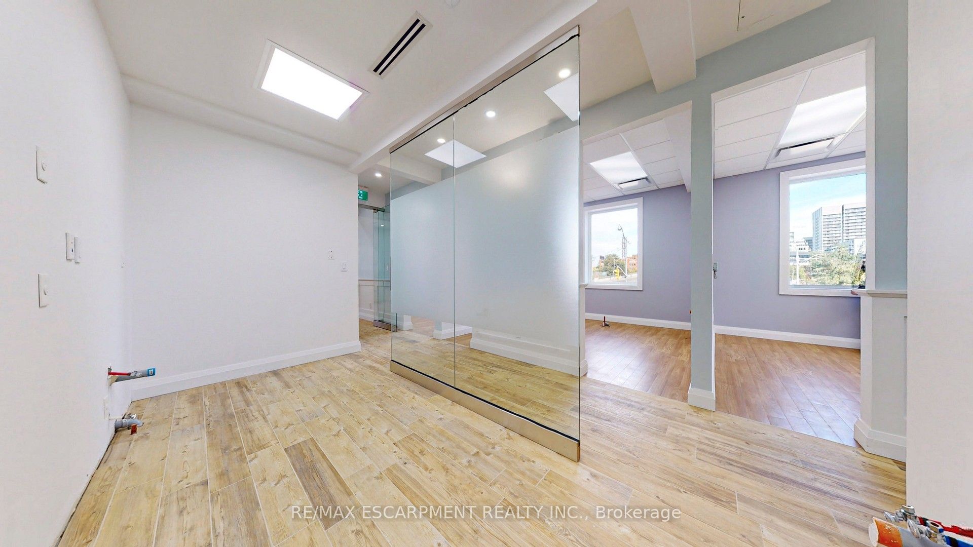 541 Queen Street E 2nd Floor Property Photo 35