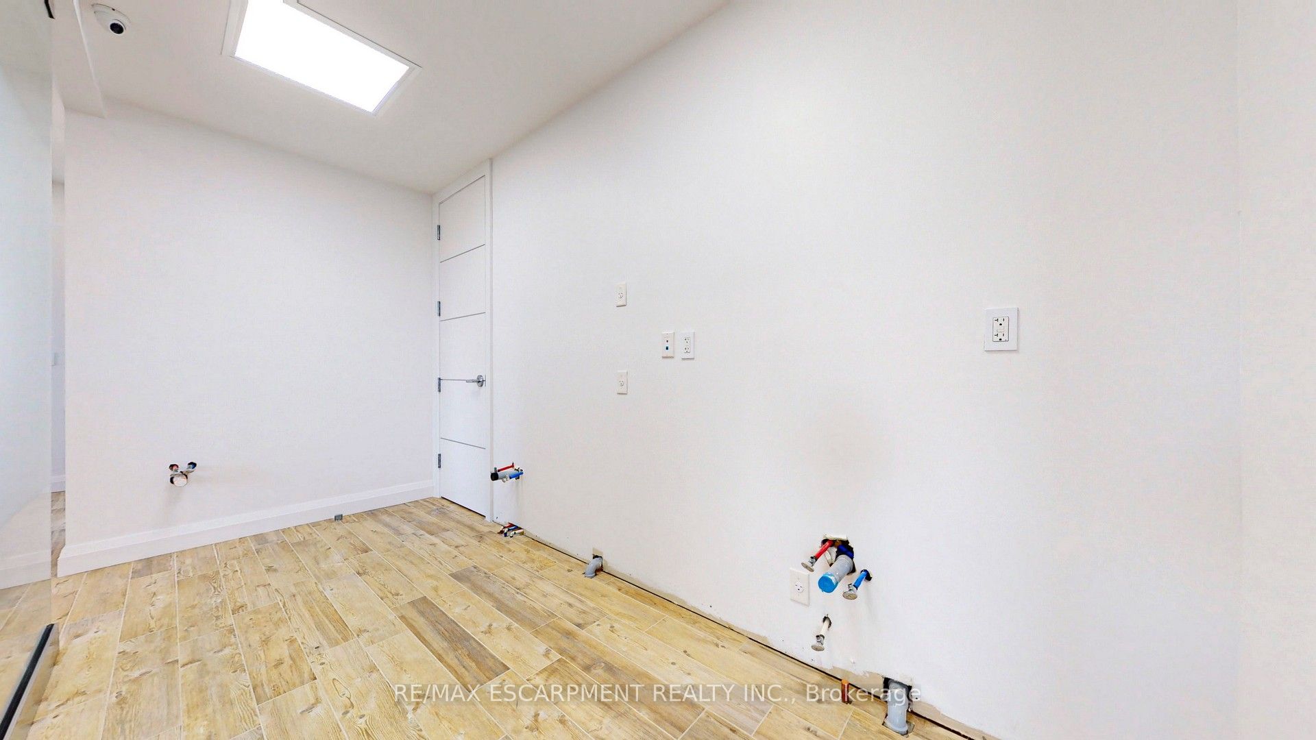 541 Queen Street E 2nd Floor Property Photo 37