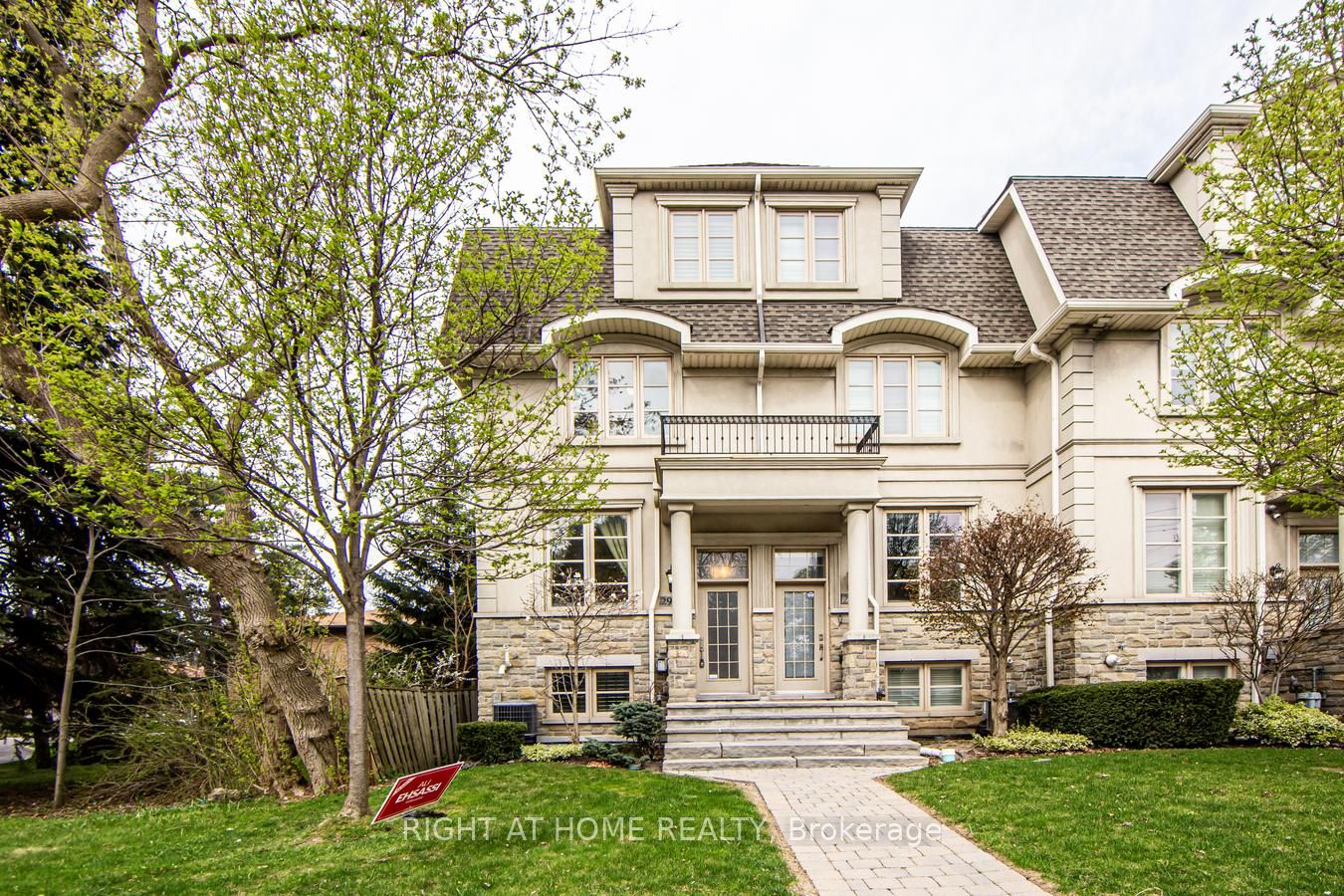 2916 Bayview Avenue Property Photo 1