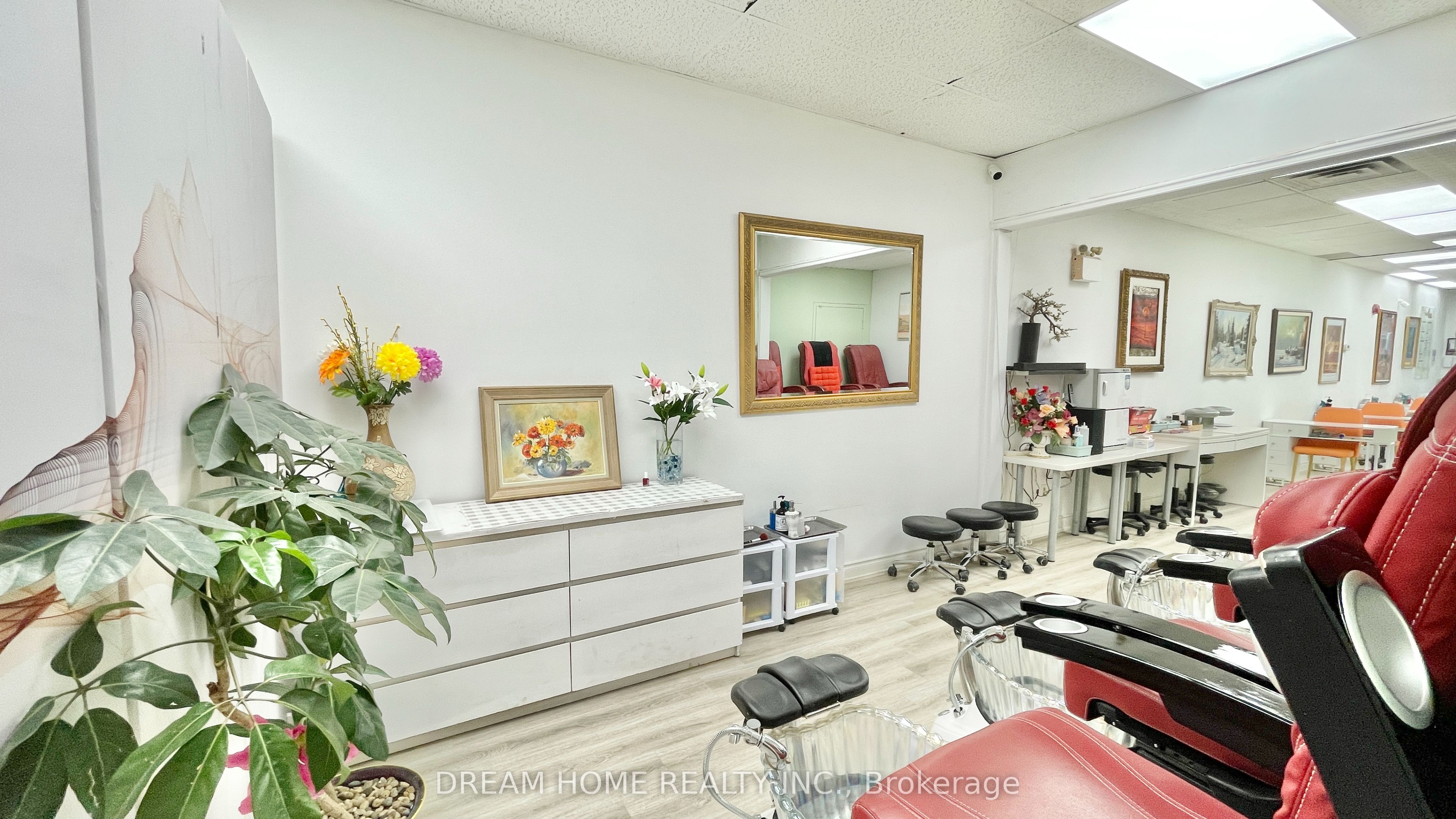 645 King Street W 100 Property Photo 10