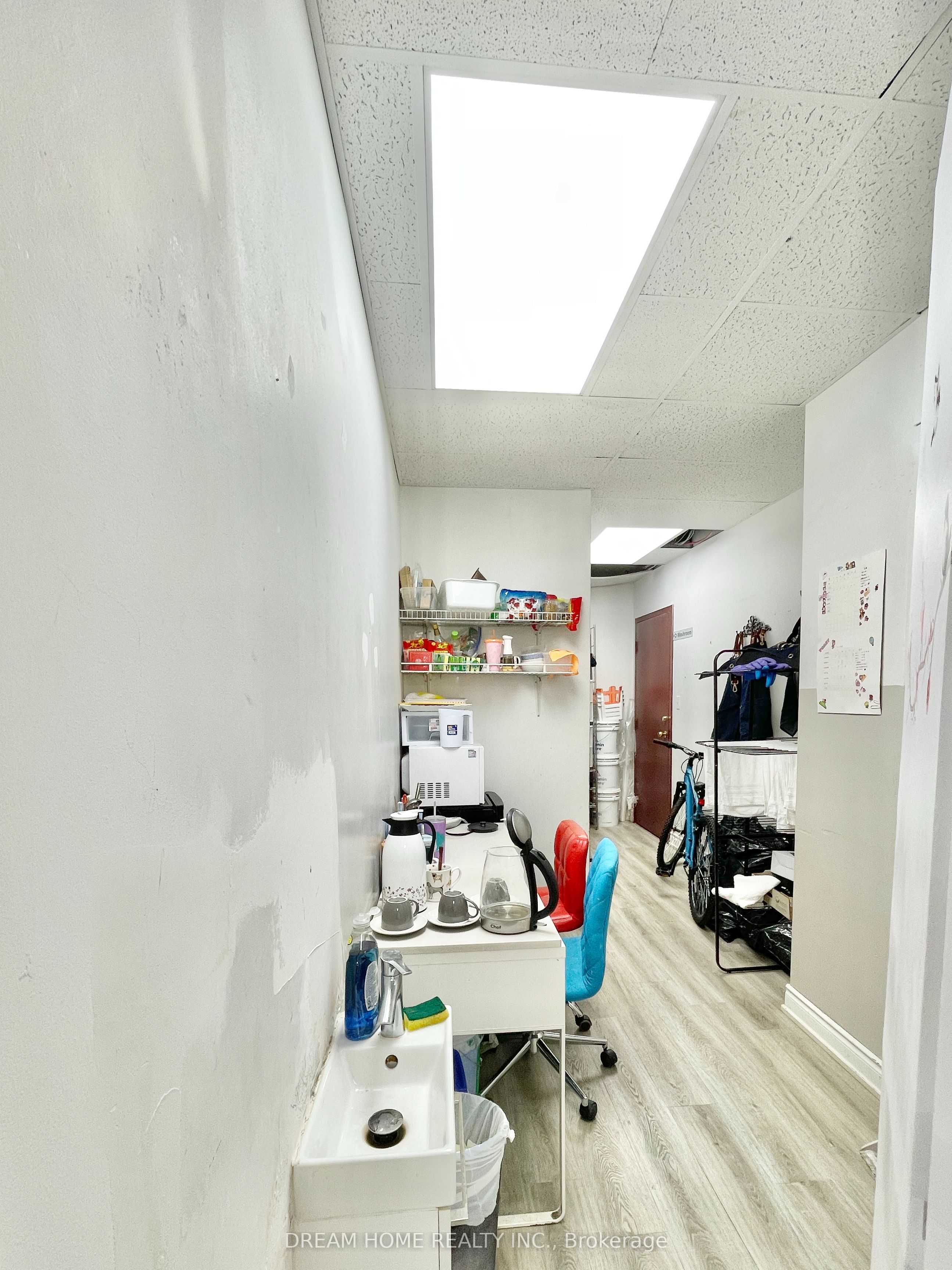 645 King Street W 100 Property Photo 13