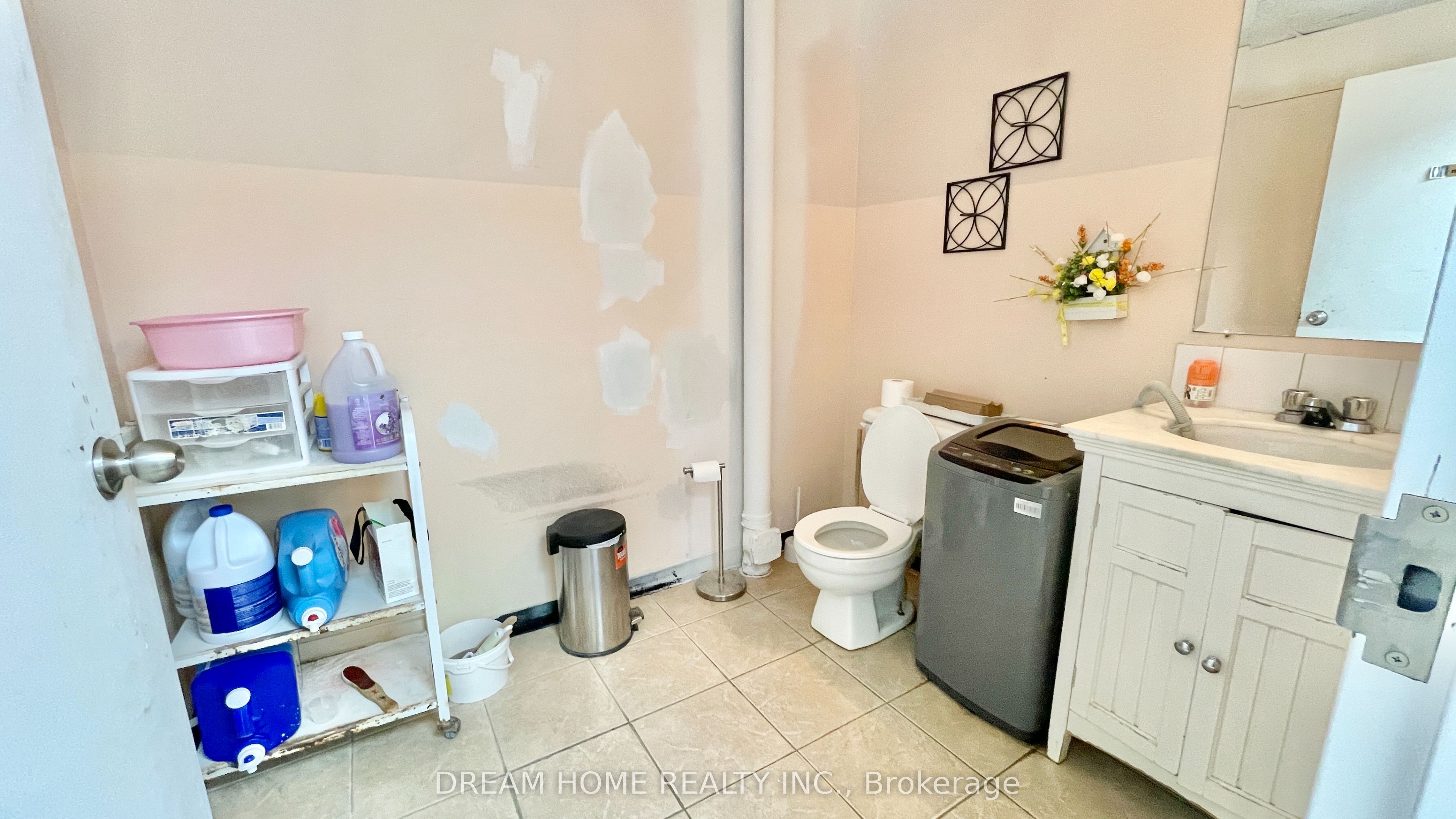 645 King Street W 100 Property Photo 14
