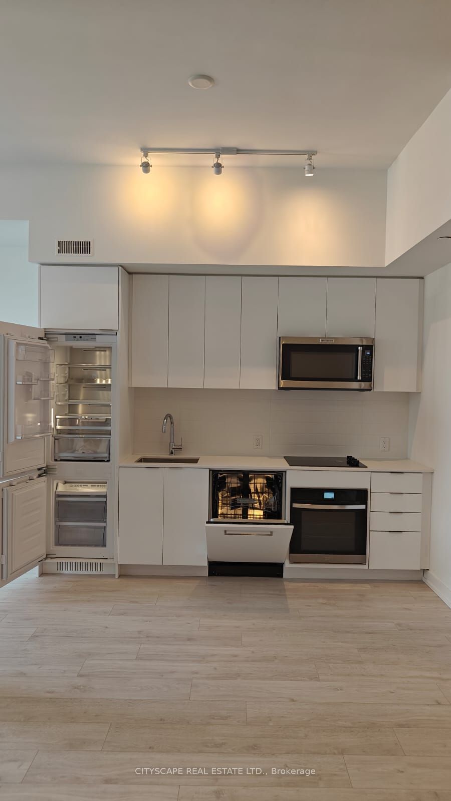 #203 - 181 Sheppard Avenue Property Photo 6