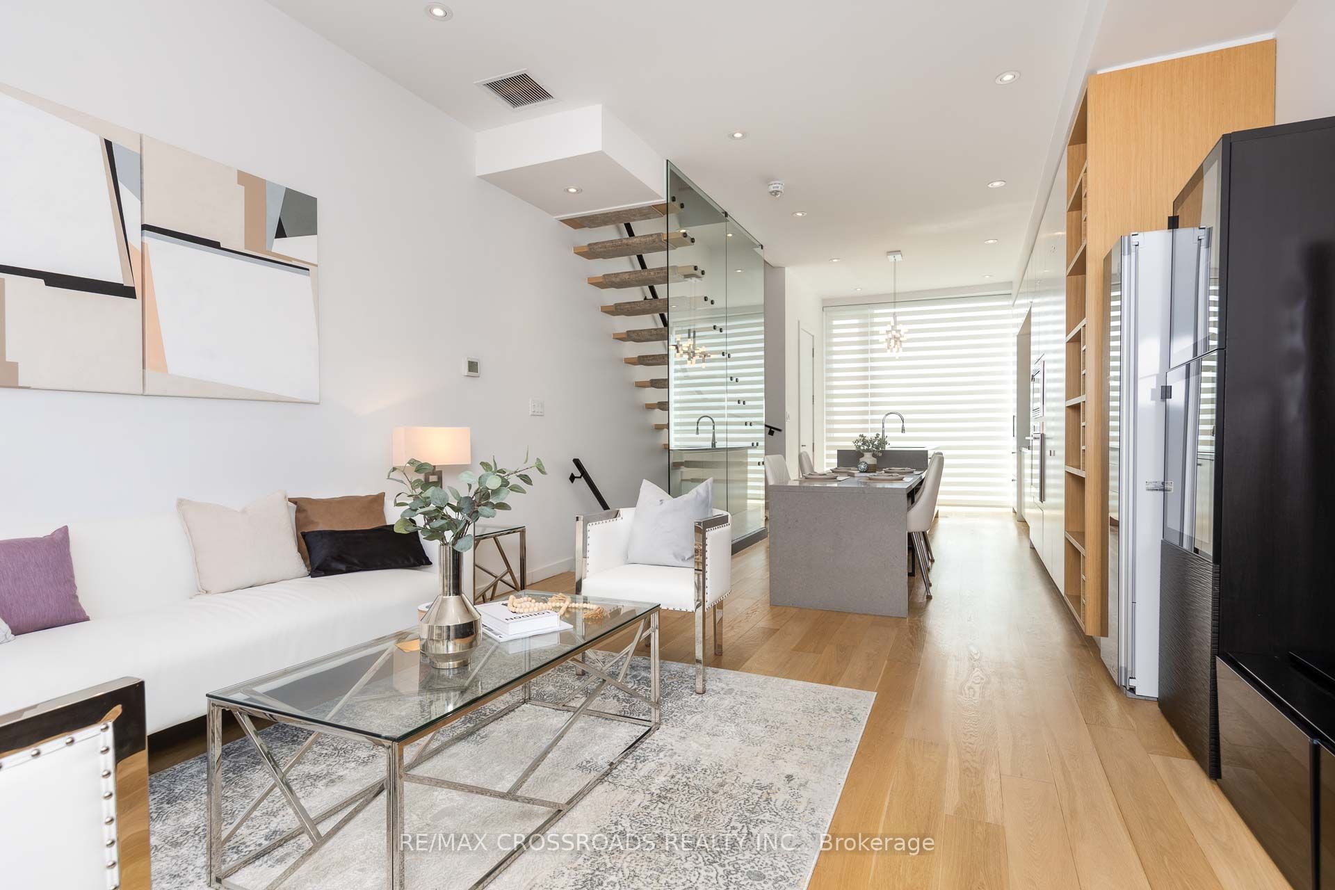 536a Eglinton Avenue Property Photo 1