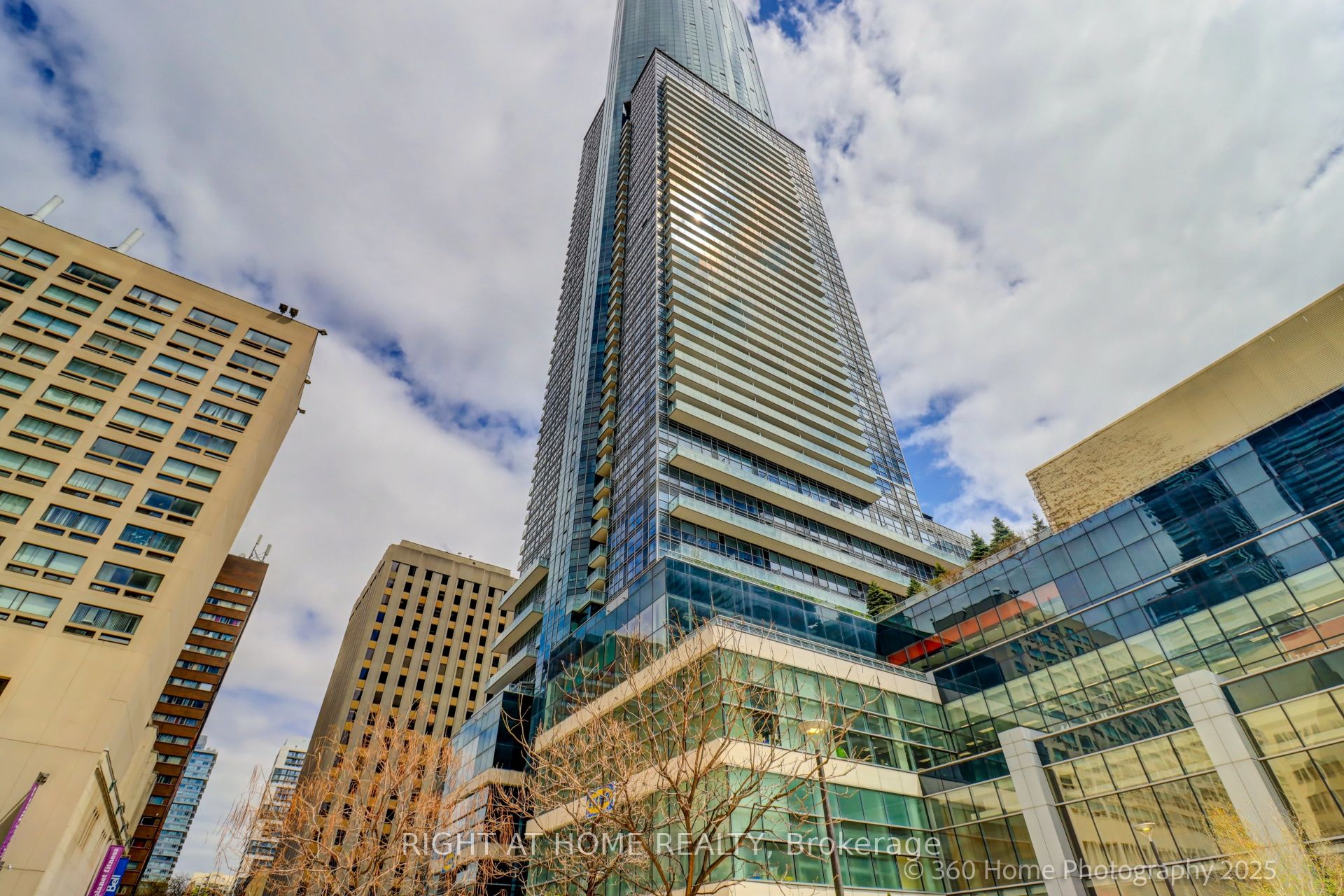 386 Yonge Street 2513 Property Photo 1
