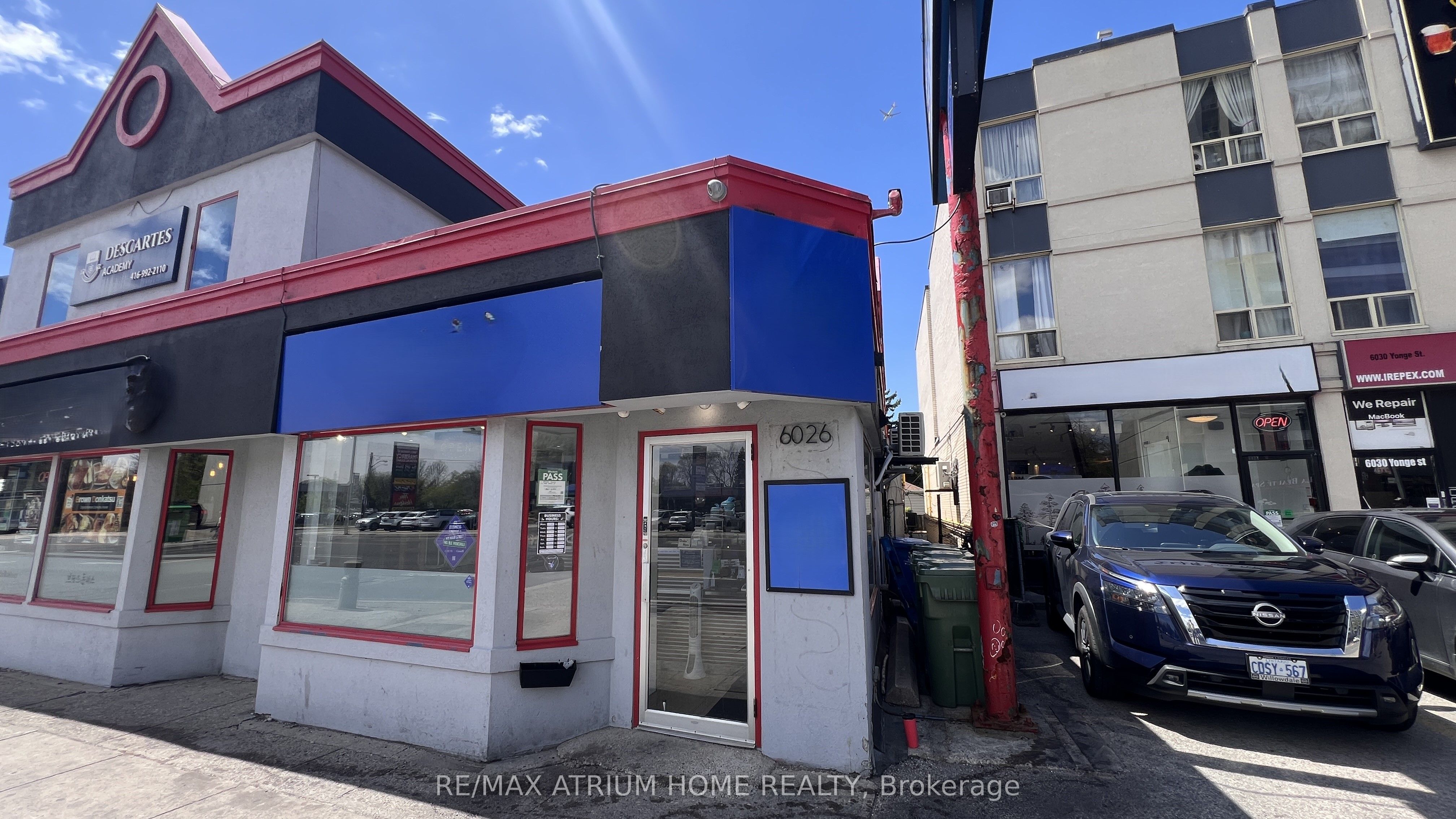 6026 Yonge Street Property Photo 2