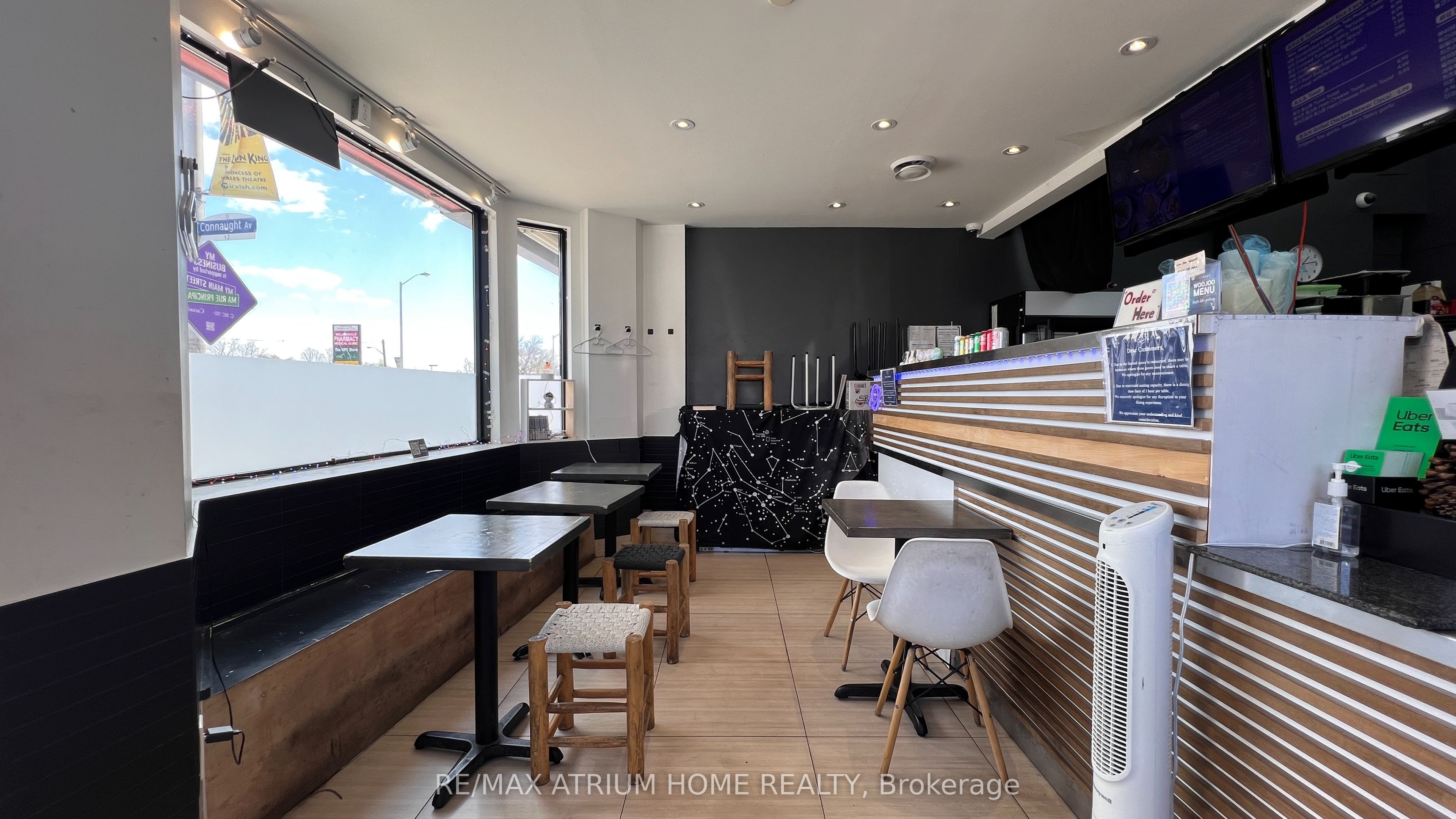 6026 Yonge Street Property Photo 5