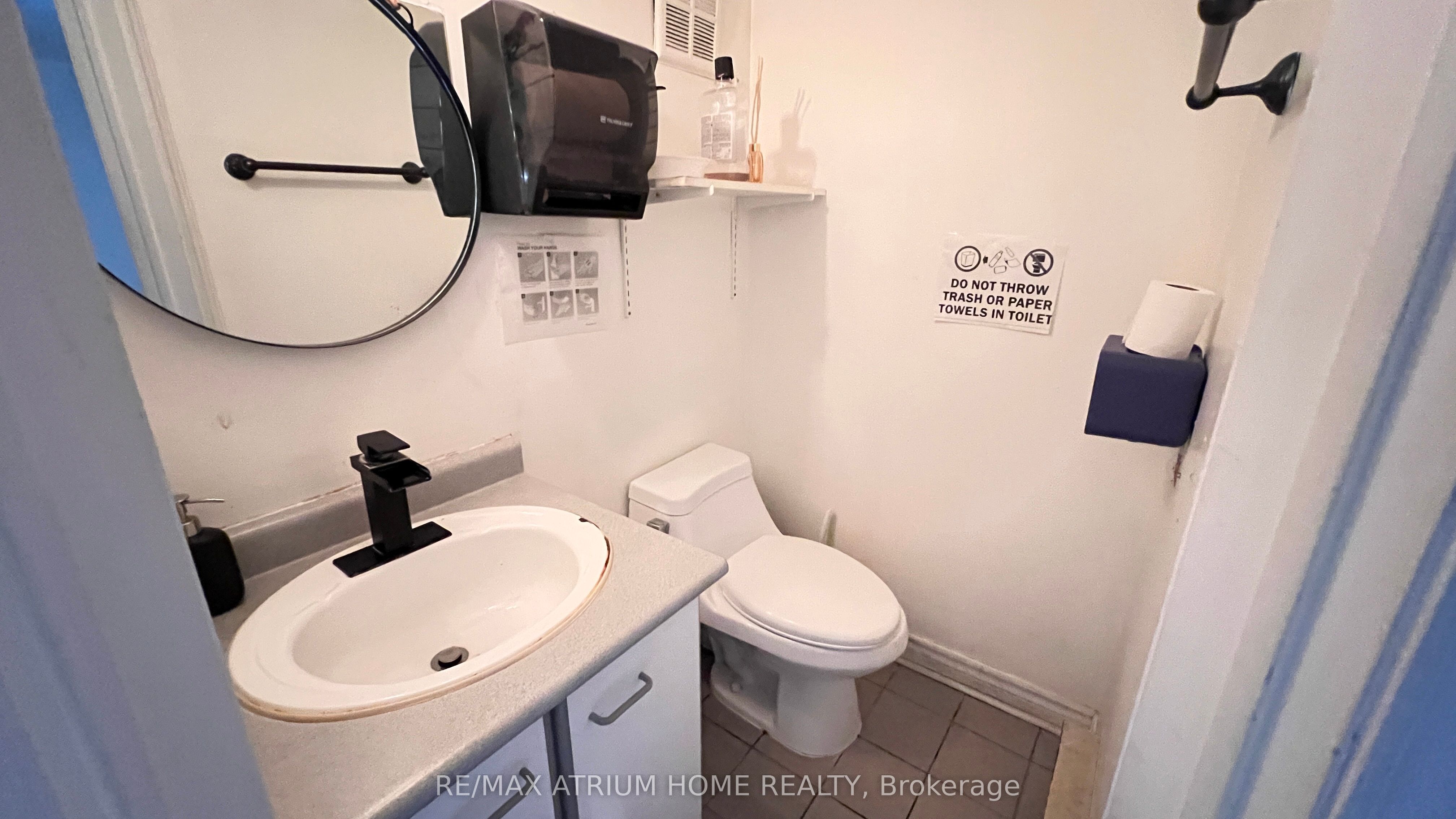 6026 Yonge Street Property Photo 6