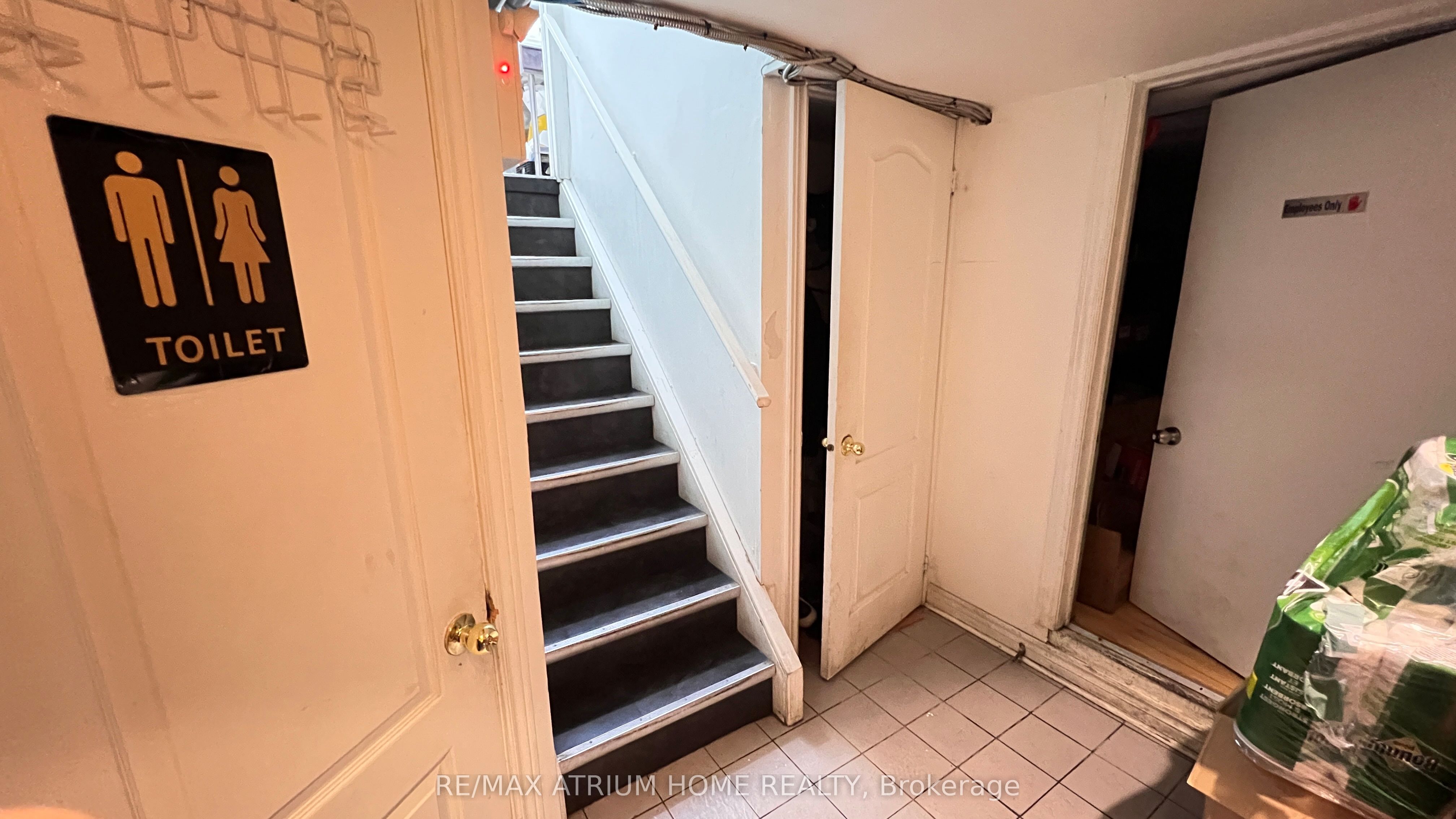 6026 Yonge Street Property Photo 7