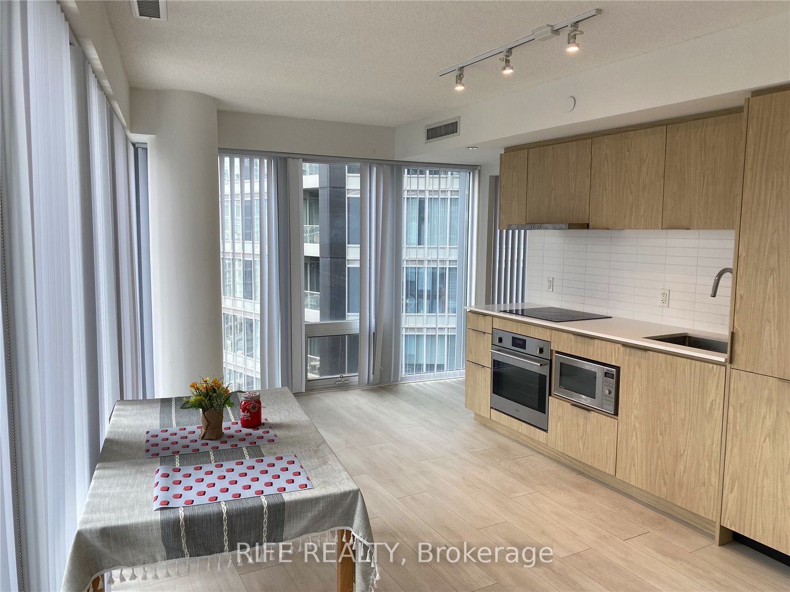 #1711 - 60 Shuter Street Property Photo 8