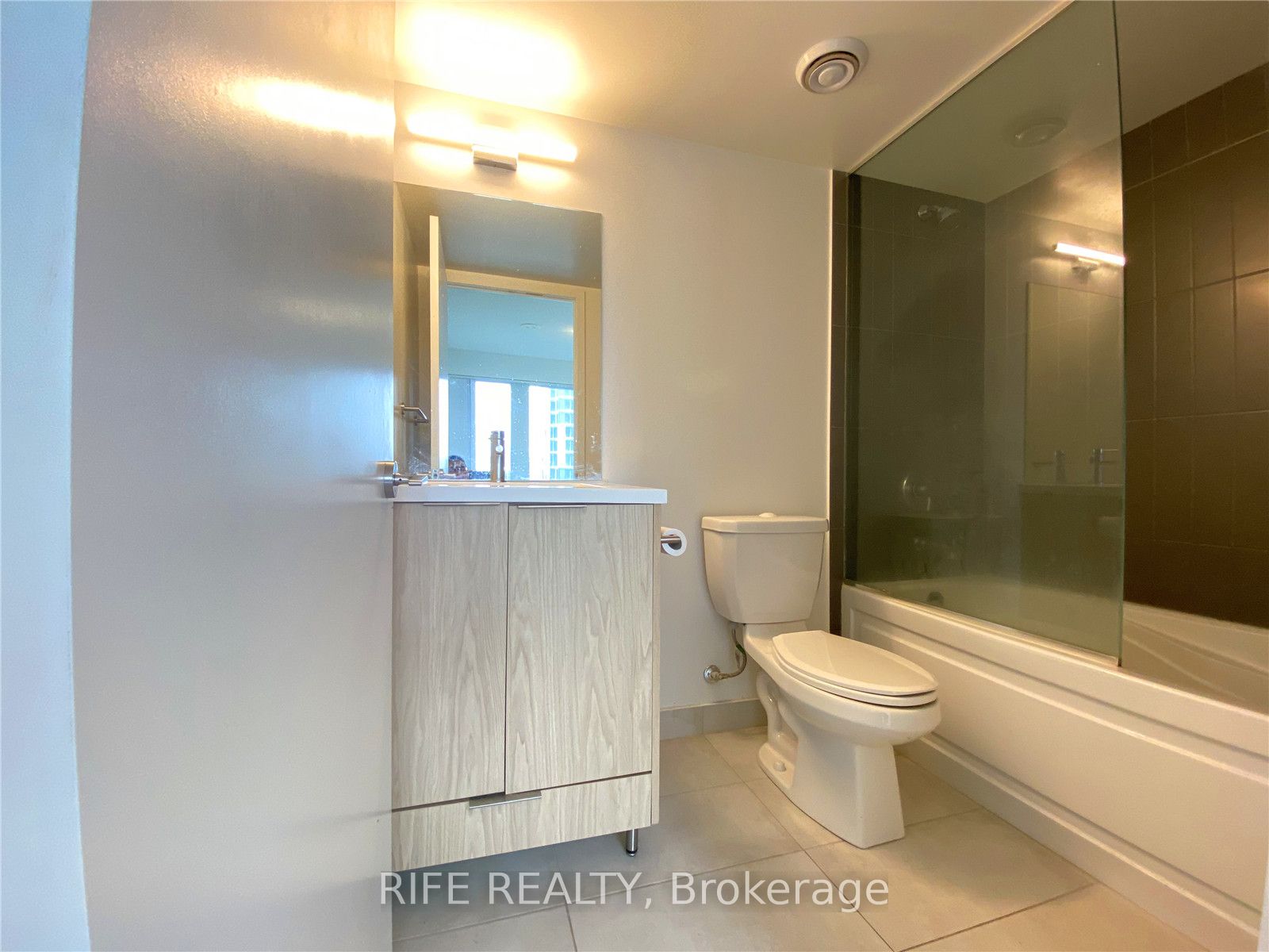 #1711 - 60 Shuter Street Property Photo 14