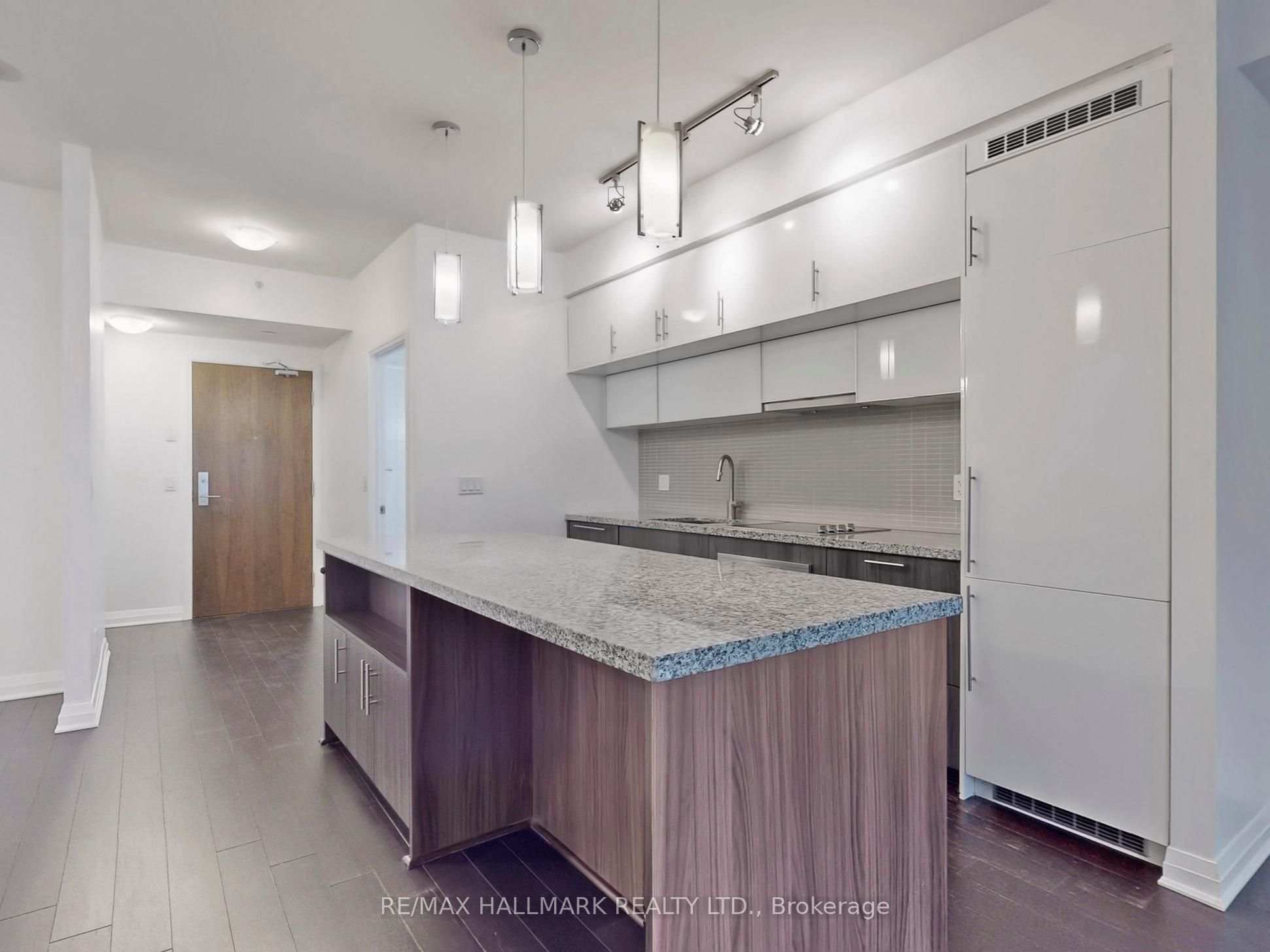 #411 - 8 Mercer Street Property Photo 5