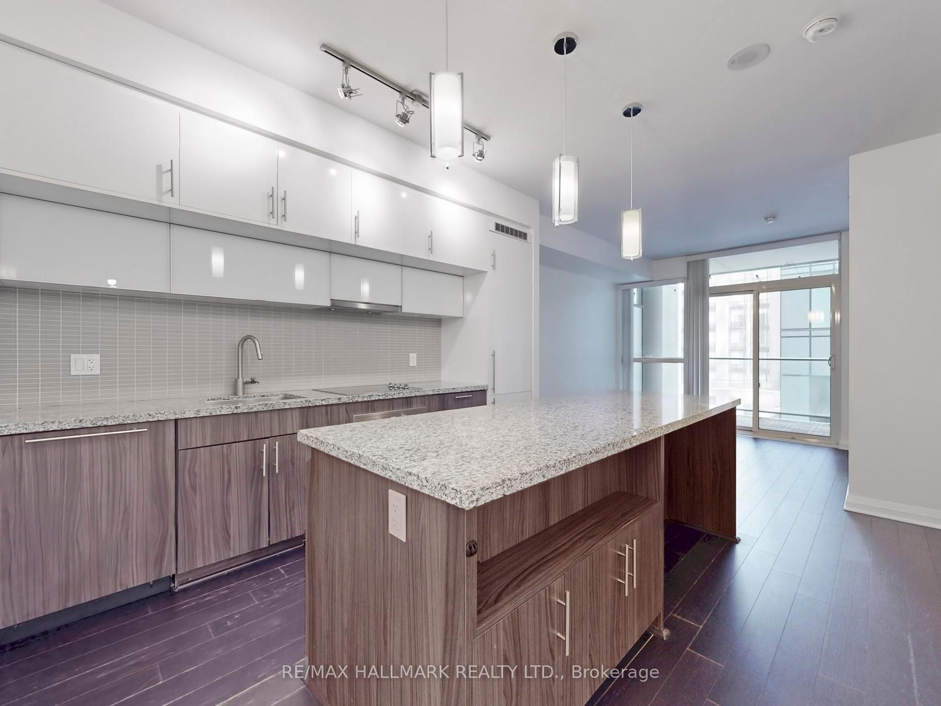 #411 - 8 Mercer Street Property Photo 7