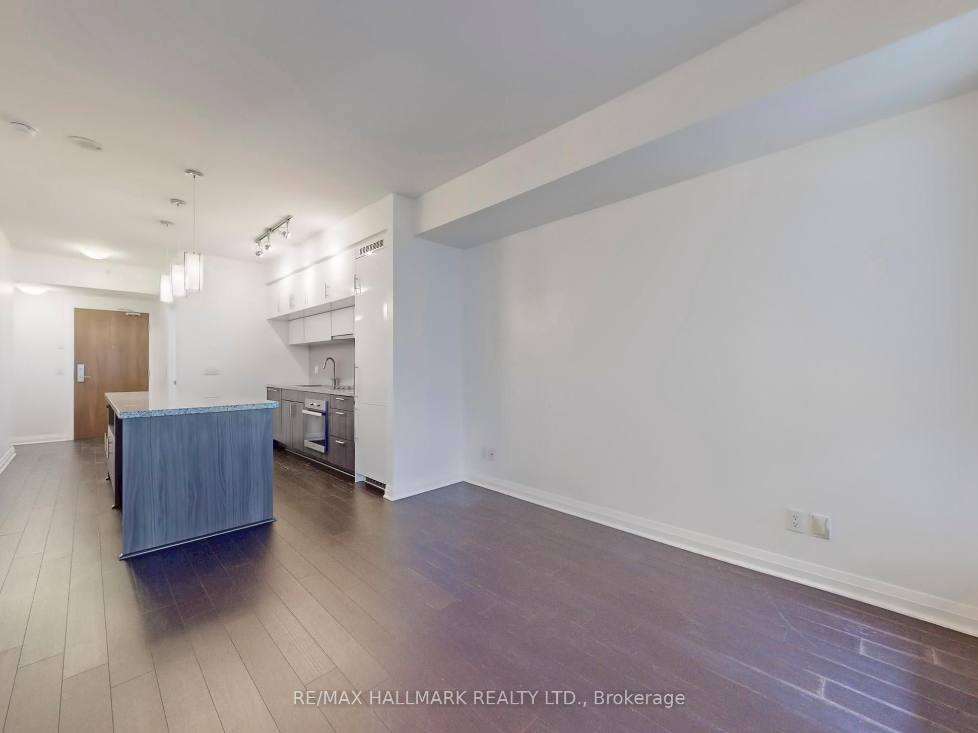 #411 - 8 Mercer Street Property Photo 13
